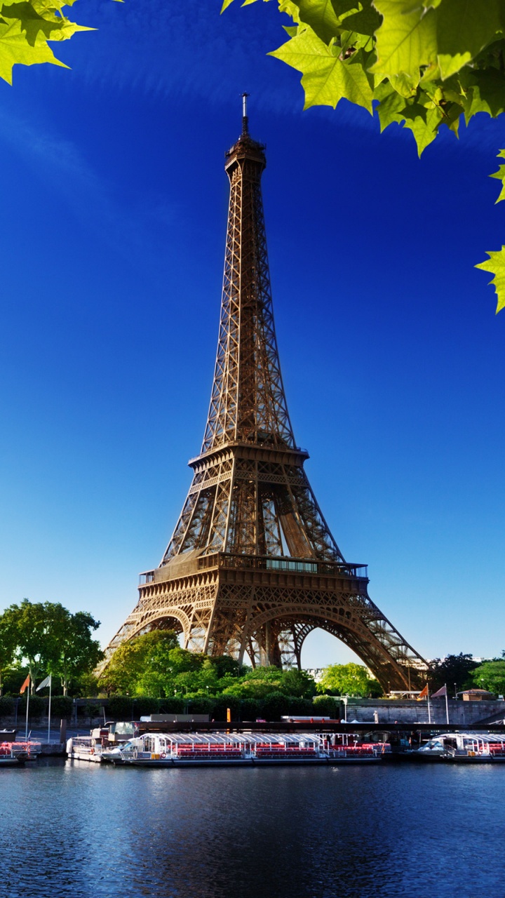 Eiffel Tower Near Body of Water During Daytime. Wallpaper in 720x1280 Resolution