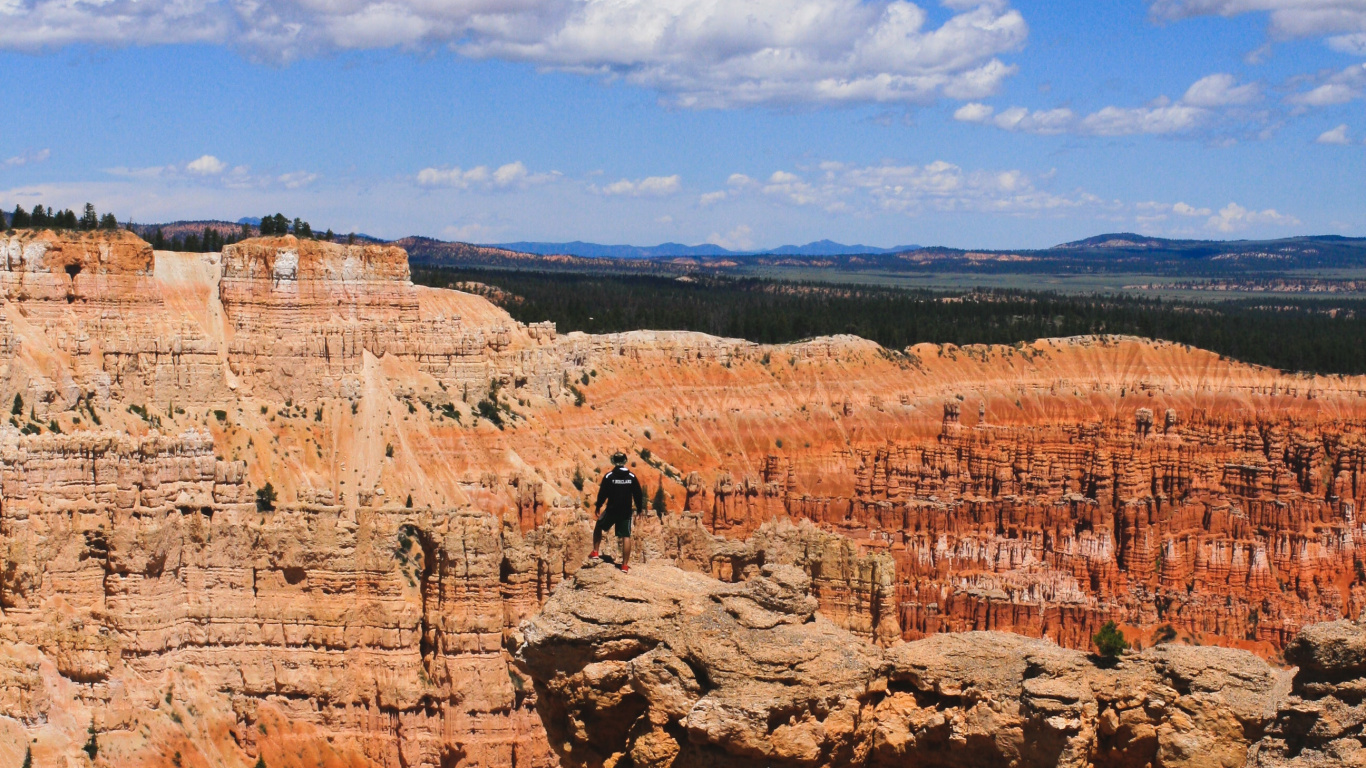 Brown Rock Formation Under Blue Sky During Daytime. Wallpaper in 1366x768 Resolution
