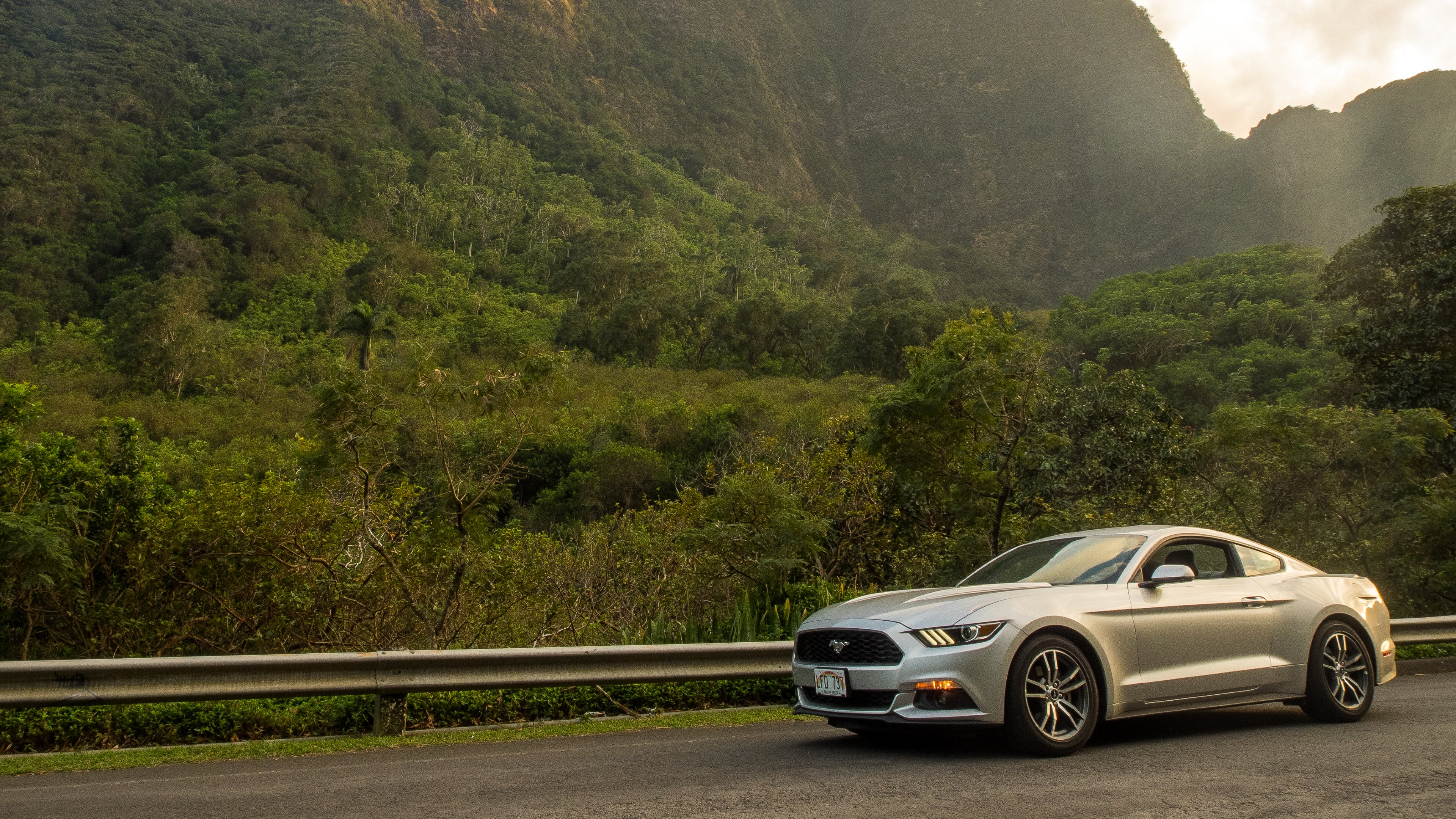 Schwarzes Bmw m 3 Coupe Tagsüber Unterwegs. Wallpaper in 3840x2160 Resolution