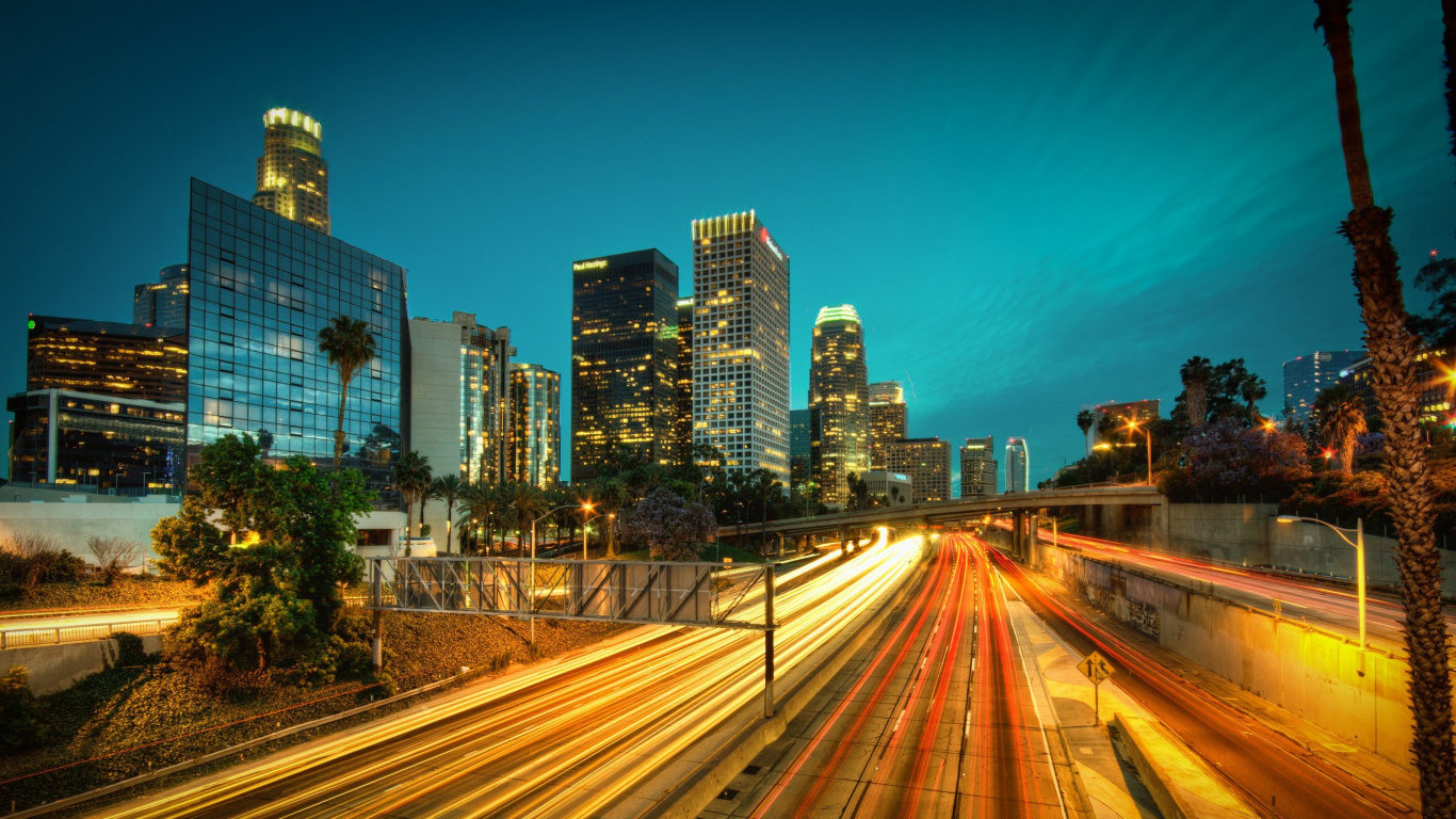 Photographie en Accéléré de la Ville Pendant la Nuit. Wallpaper in 1366x768 Resolution