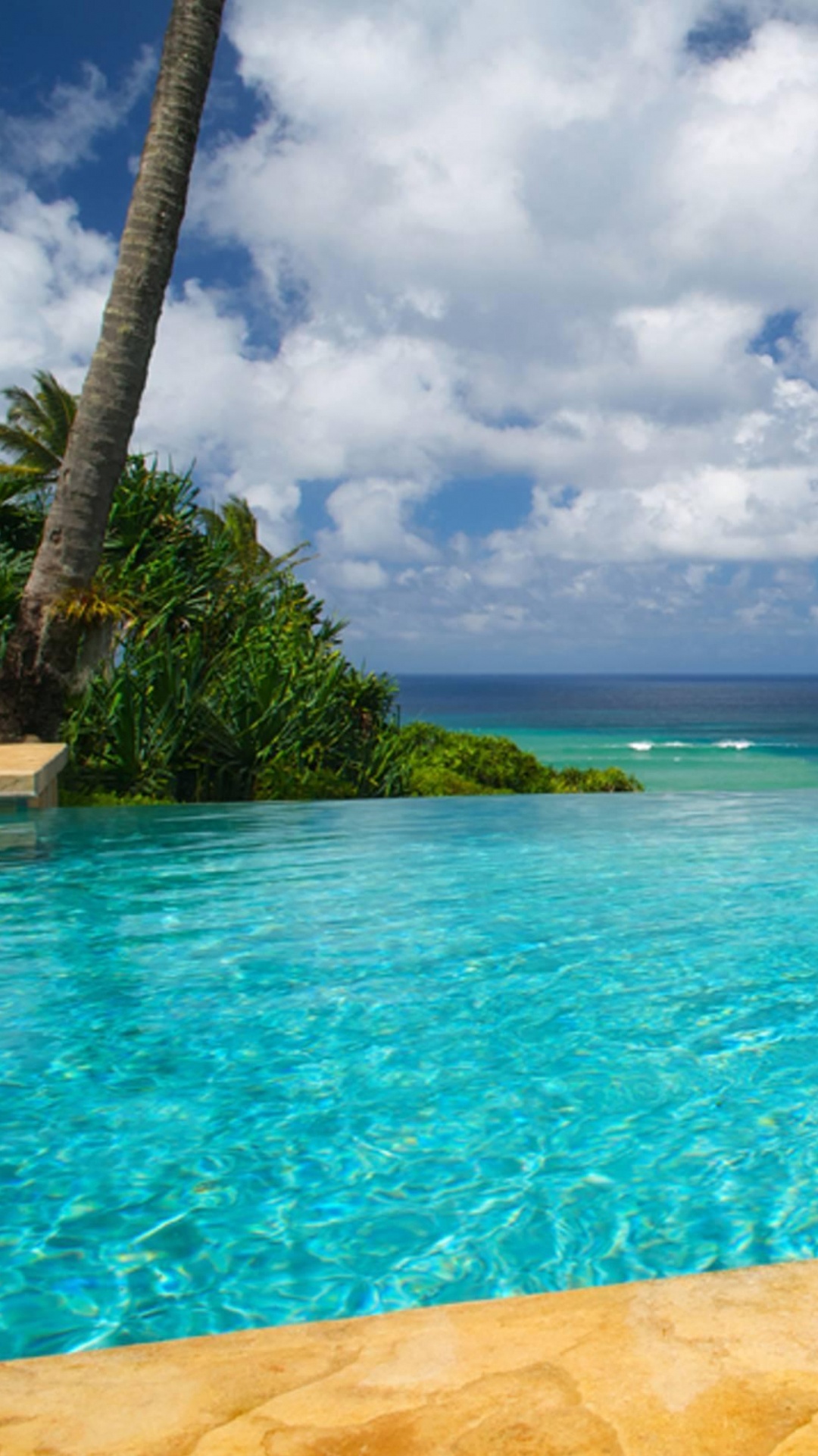 Grüne Bäume in Der Nähe Des Blauen Meeres Unter Blauem Himmel Und Weißen Wolken Tagsüber. Wallpaper in 1080x1920 Resolution