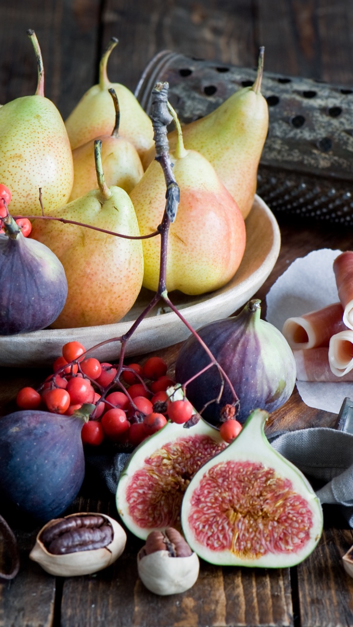 Fruits Sur Une Table en Bois Marron. Wallpaper in 720x1280 Resolution