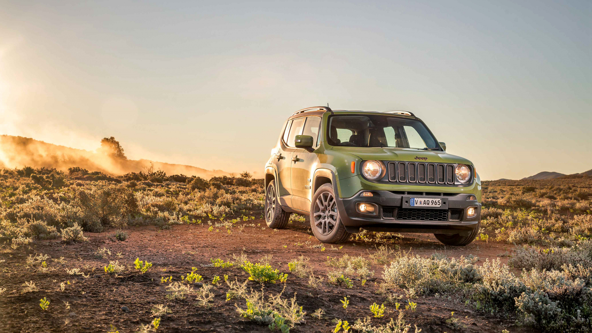 Gray Suv on Brown Field During Daytime. Wallpaper in 1920x1080 Resolution
