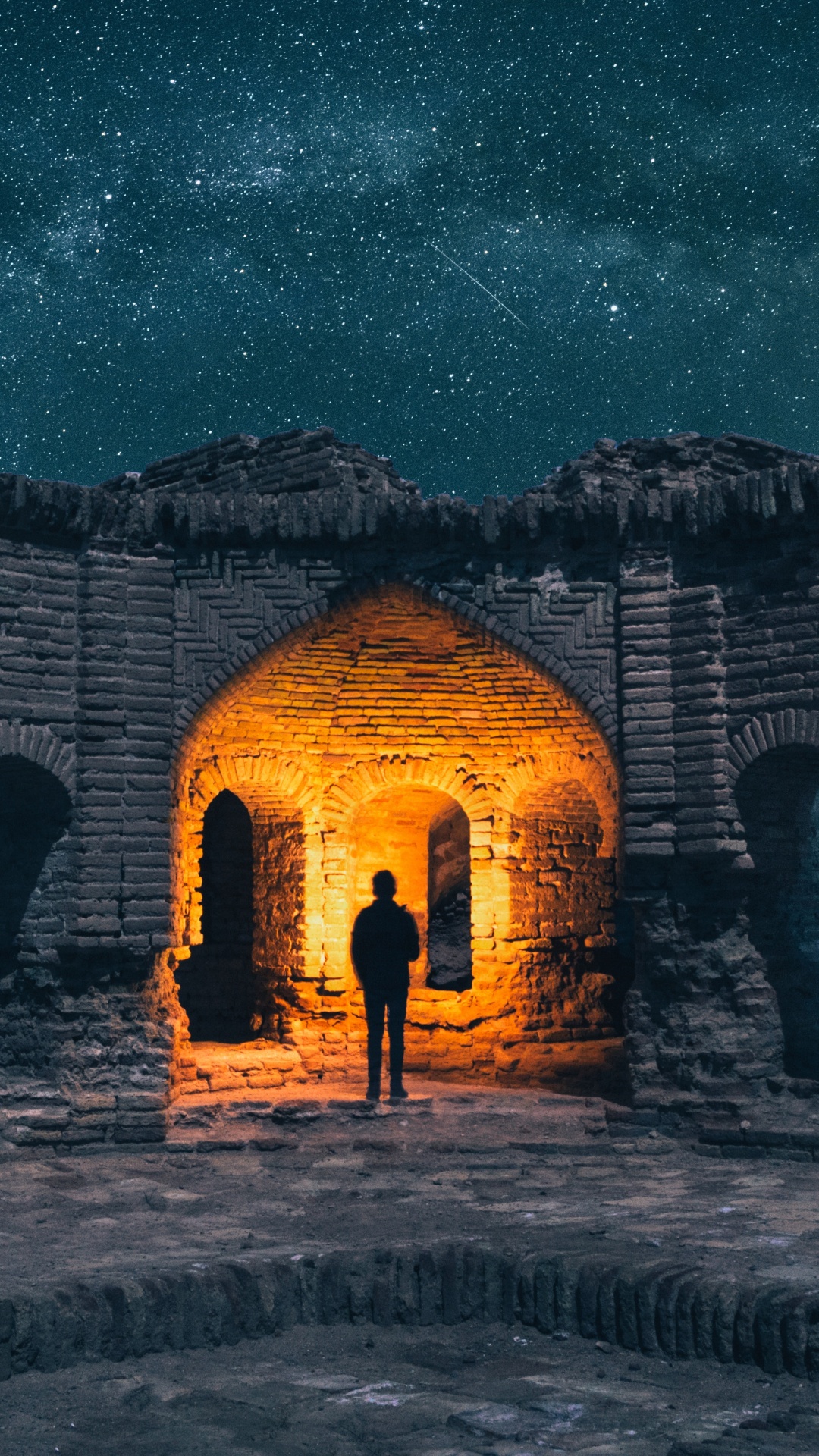 Bâtiment en Briques Brunes Sous la Nuit Étoilée. Wallpaper in 1080x1920 Resolution