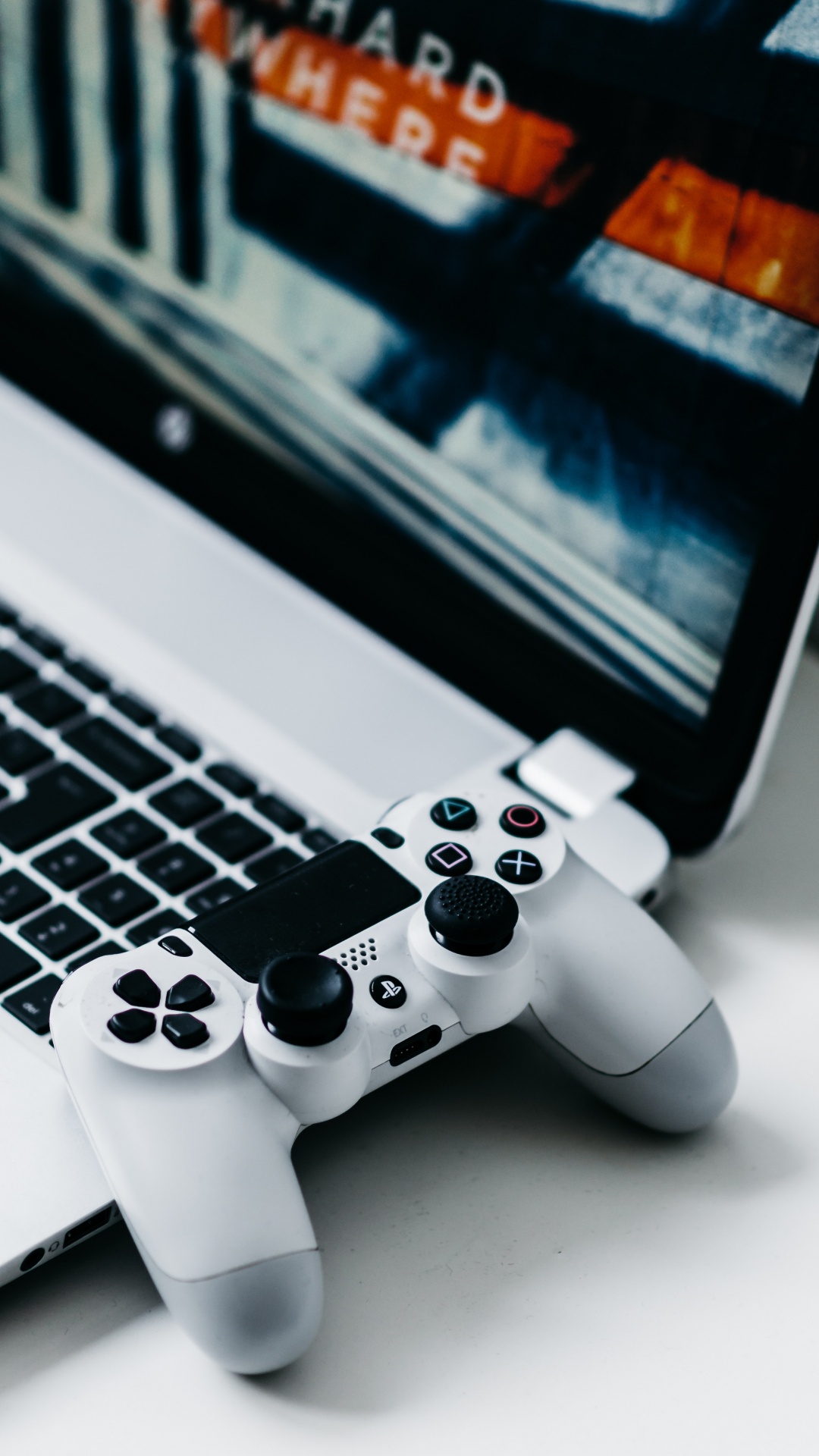Manette Sony ps 4 Blanche Sur Macbook Pro. Wallpaper in 1080x1920 Resolution