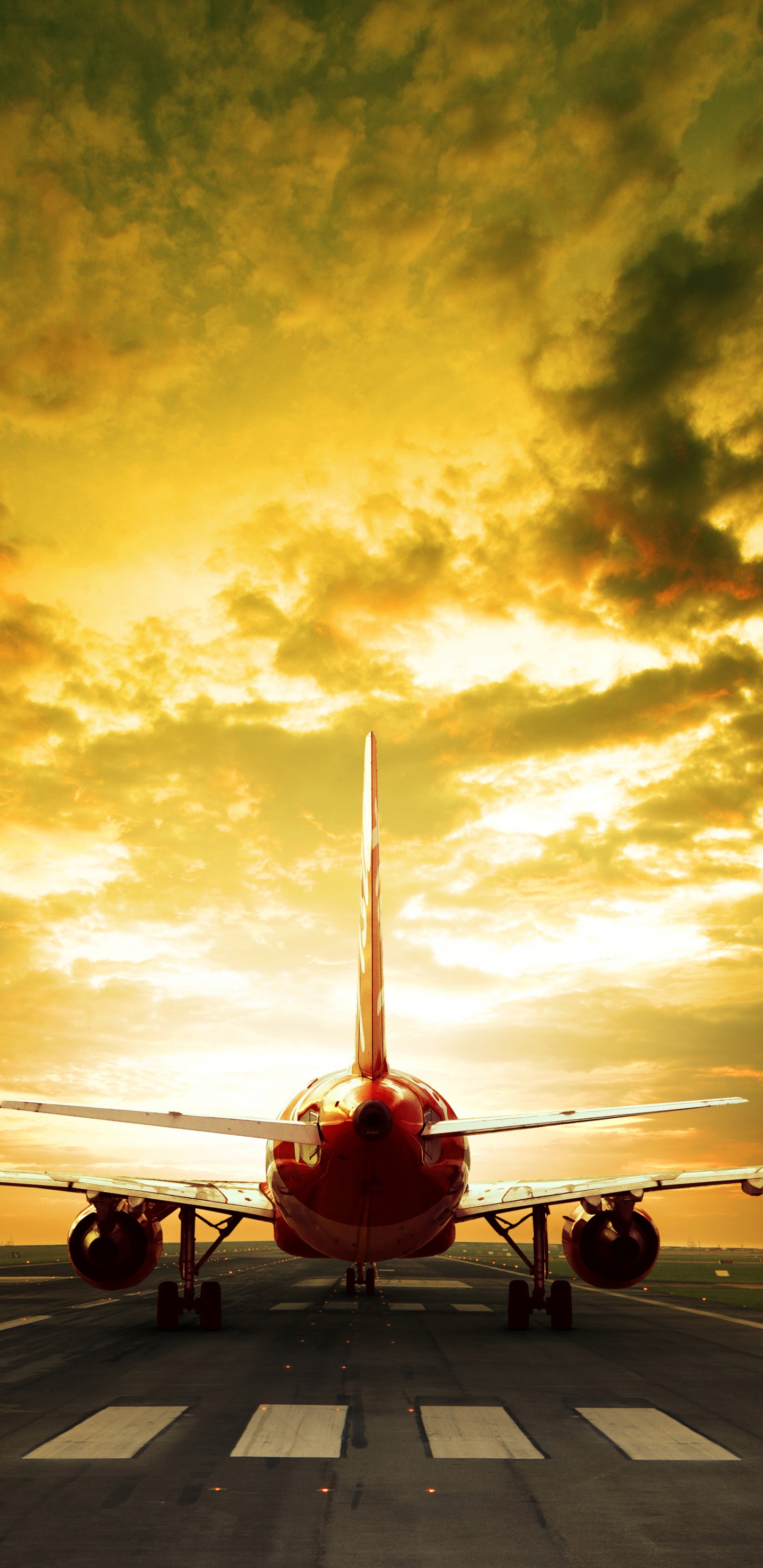 Avión Rojo y Blanco en el Aeropuerto Durante la Puesta de Sol. Wallpaper in 1440x2960 Resolution