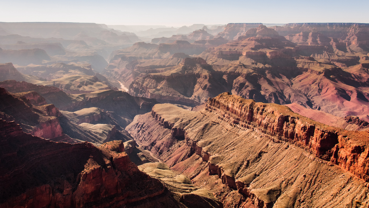 Brauner Felsiger Berg Unter Blauem Himmel Tagsüber. Wallpaper in 1280x720 Resolution