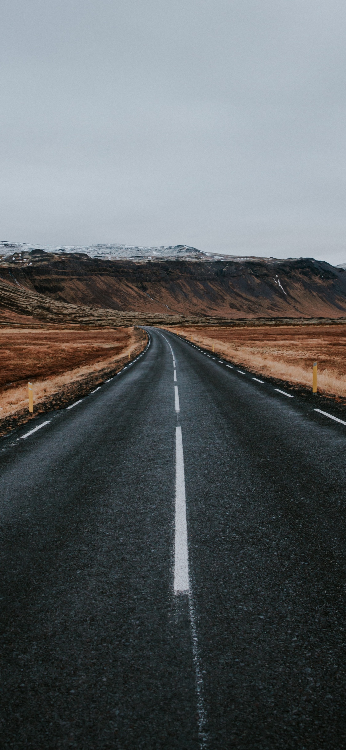 Road, Asphalt, Hochland, Fahrbahn, Infrastruktur. Wallpaper in 1125x2436 Resolution