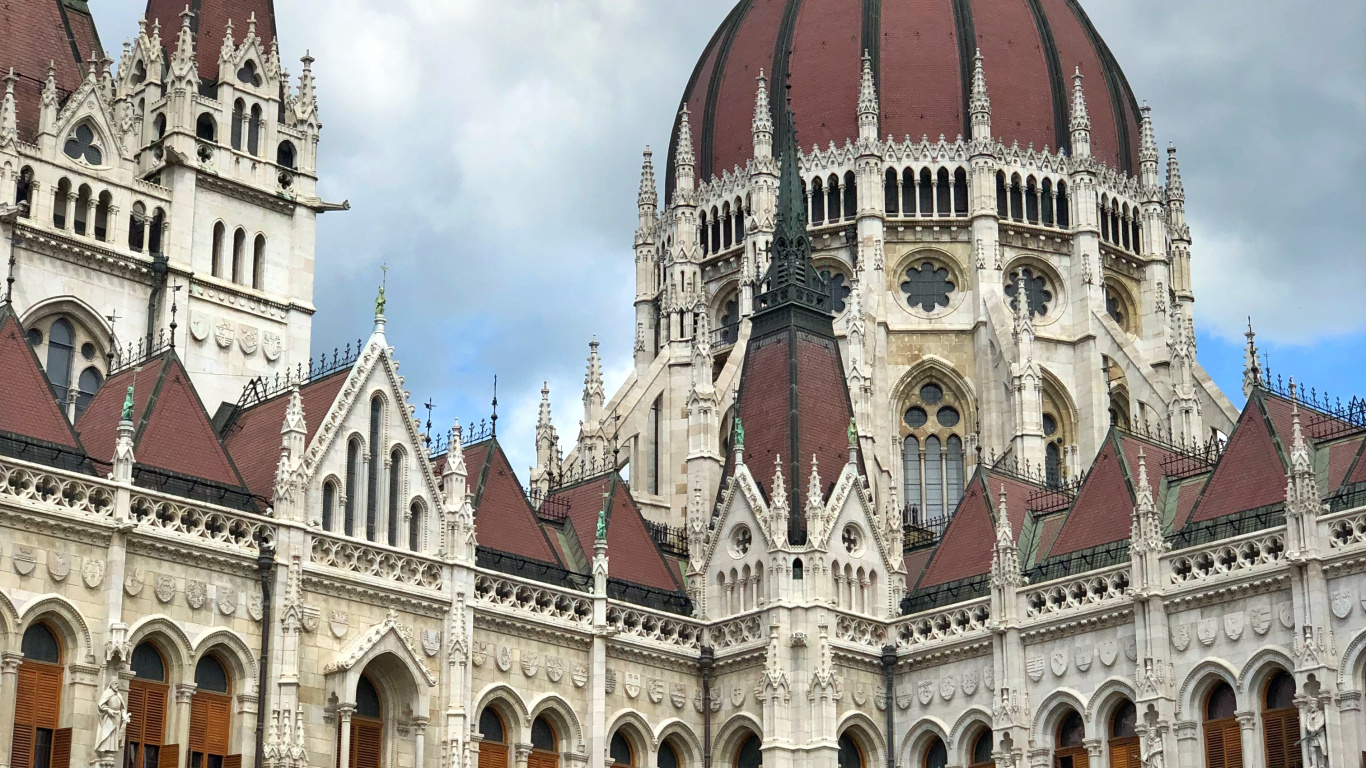 Budapest, Ungarischen Parlamentsgebäude, Gebäude, Wahrzeichen, König. Wallpaper in 1366x768 Resolution