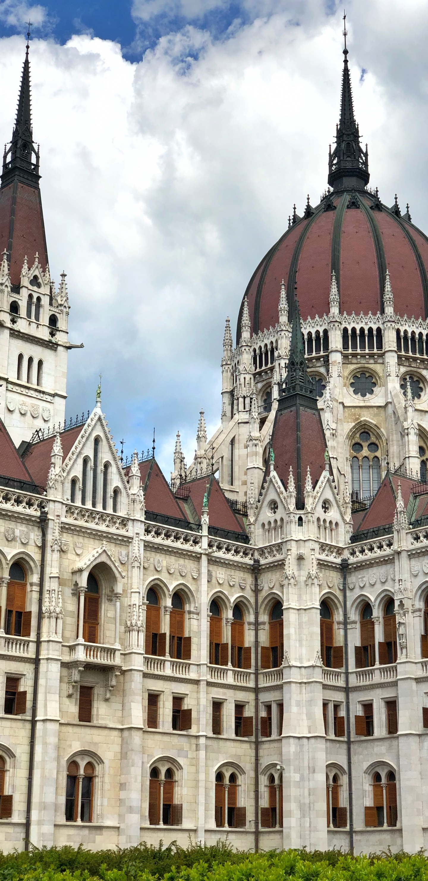 Budapest, Ungarischen Parlamentsgebäude, Gebäude, Wahrzeichen, König. Wallpaper in 1440x2960 Resolution