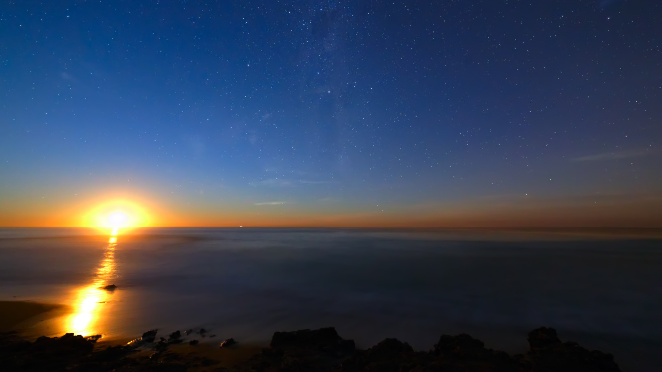 Body of Water During Sunset. Wallpaper in 1366x768 Resolution