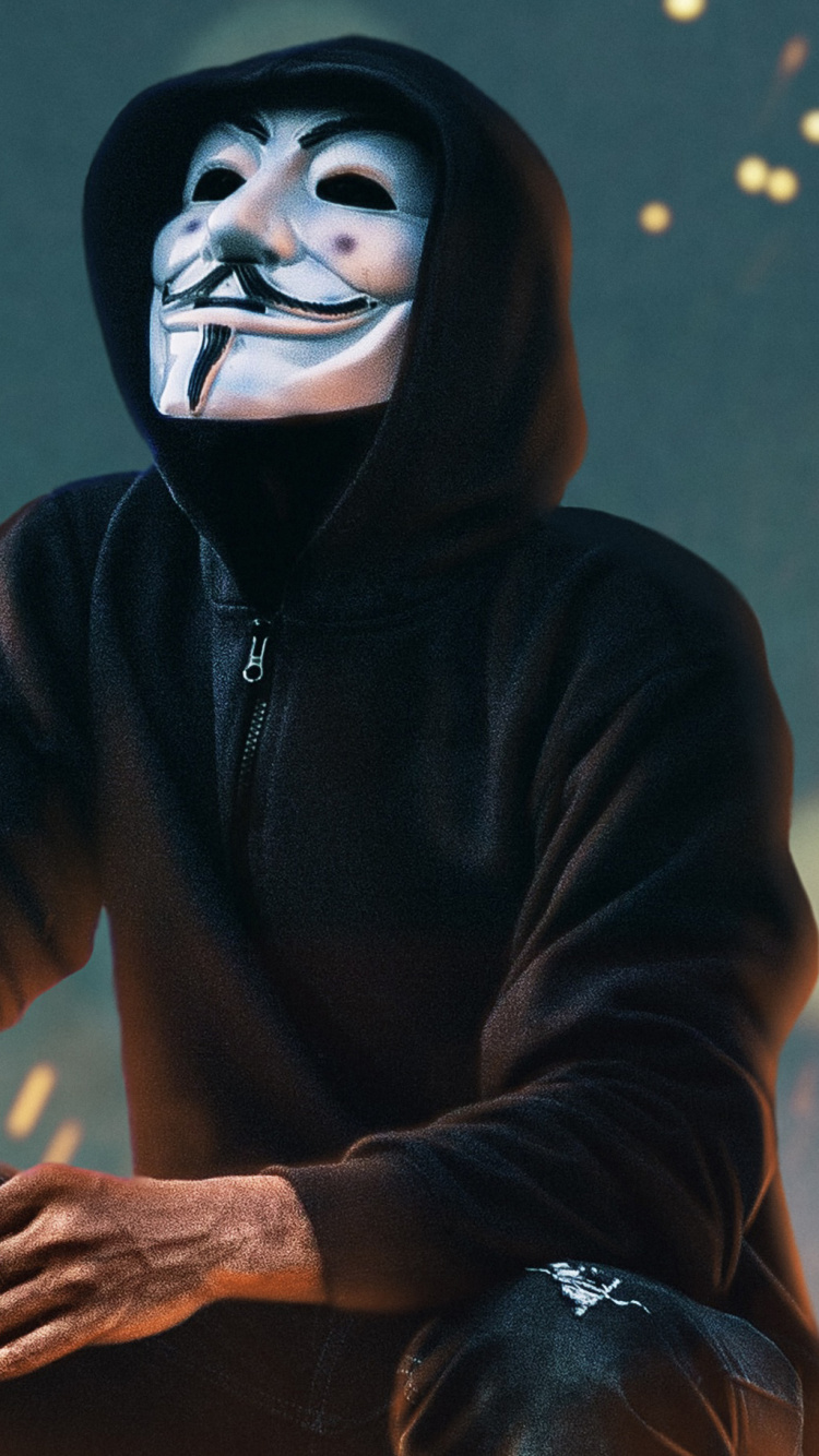 Person in Schwarz-weißer Maske Und Schwarzem Hoodie. Wallpaper in 750x1334 Resolution