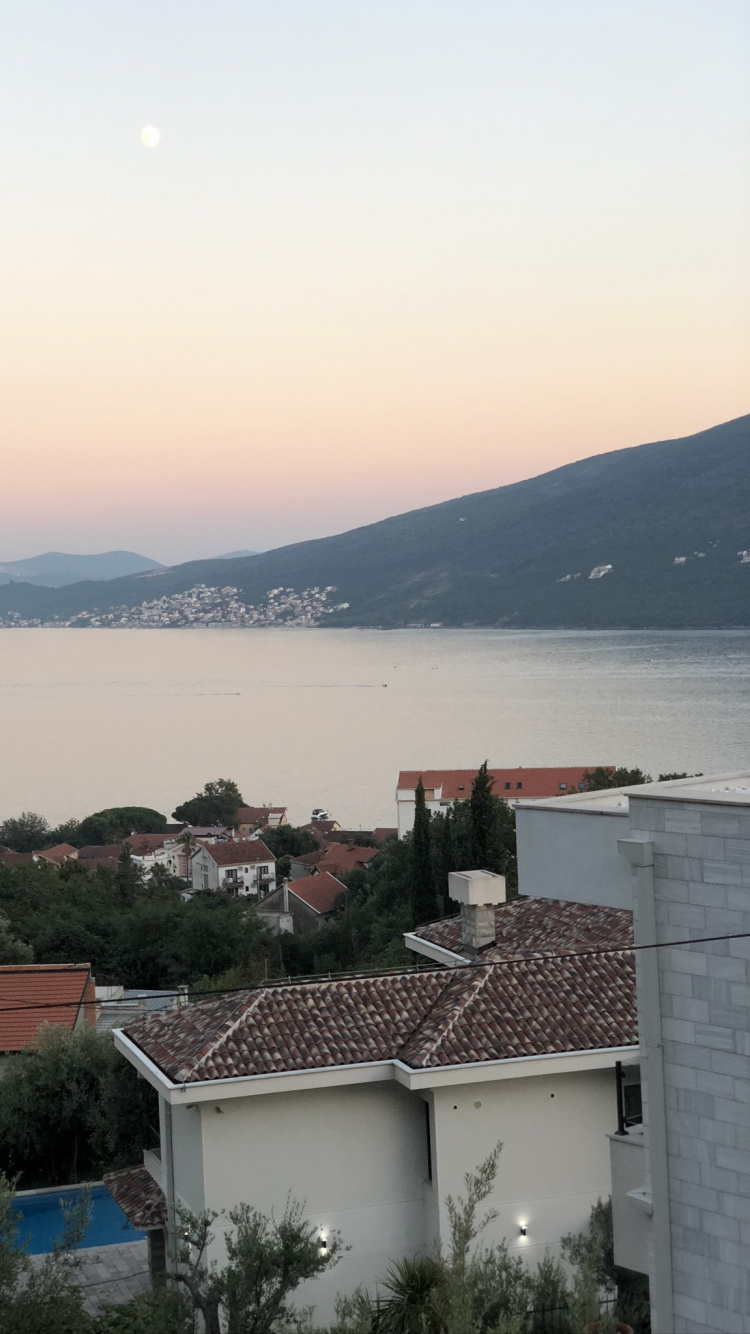 Real Estate, Neighbourhood, Highland, Roof, Mountain Range. Wallpaper in 750x1334 Resolution