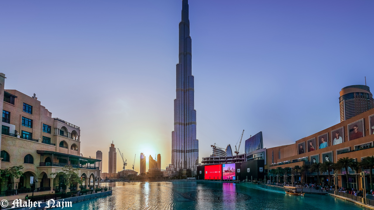 Edificios de la Ciudad Cerca Del Cuerpo de Agua Durante el Día.. Wallpaper in 1280x720 Resolution
