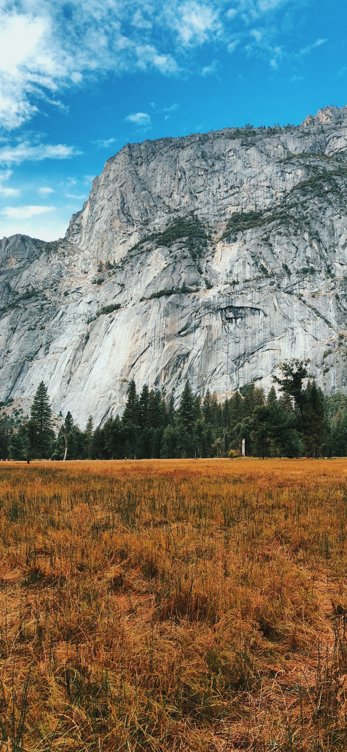 Kalifornien, USA, Yosemite Valley, Yosemite National Park, Bergigen Landschaftsformen. Wallpaper in 1125x2436 Resolution