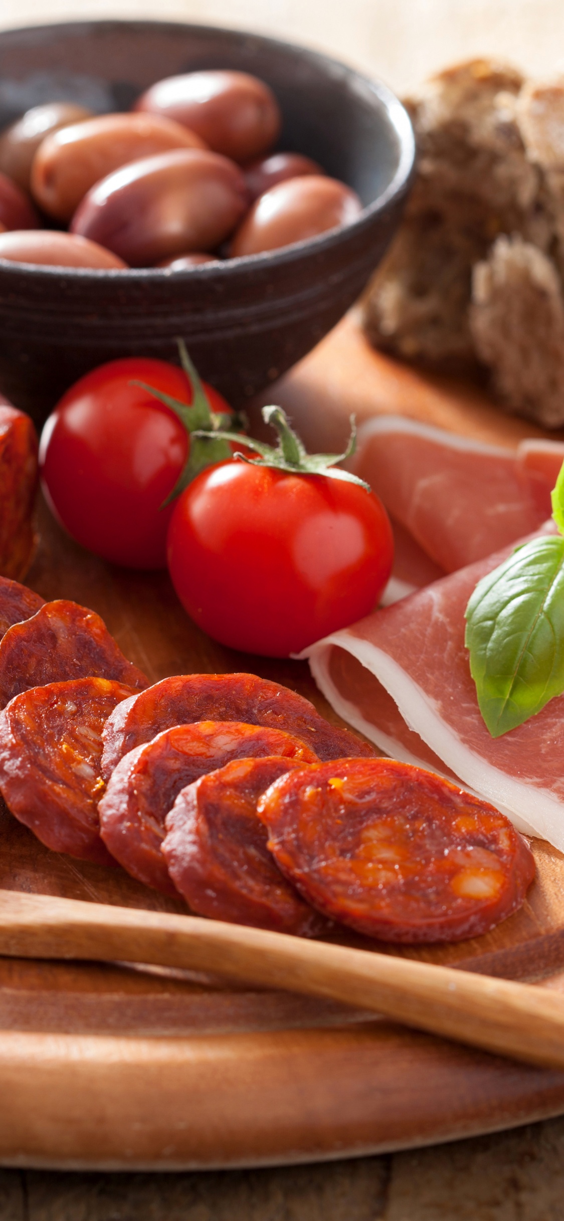 Red Chili Pepper and Brown Wooden Spoon. Wallpaper in 1125x2436 Resolution