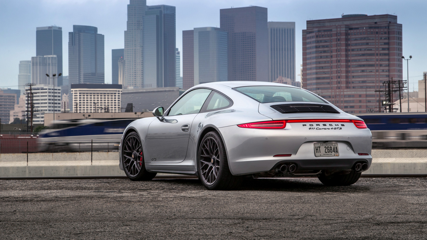 Porsche 911 Blanche Garée Près D'une Clôture Métallique Bleue Pendant la Journée. Wallpaper in 1366x768 Resolution