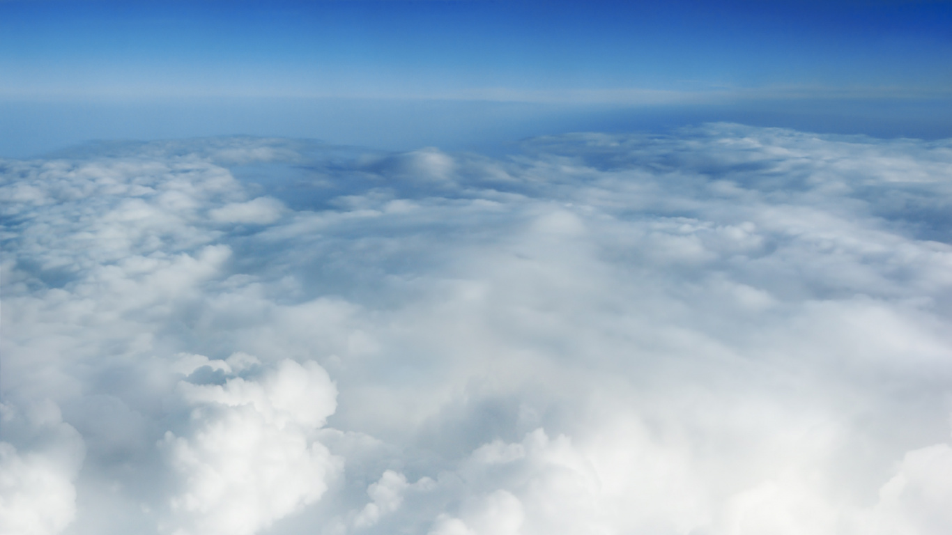 Nuages Blancs et Ciel Bleu. Wallpaper in 1366x768 Resolution