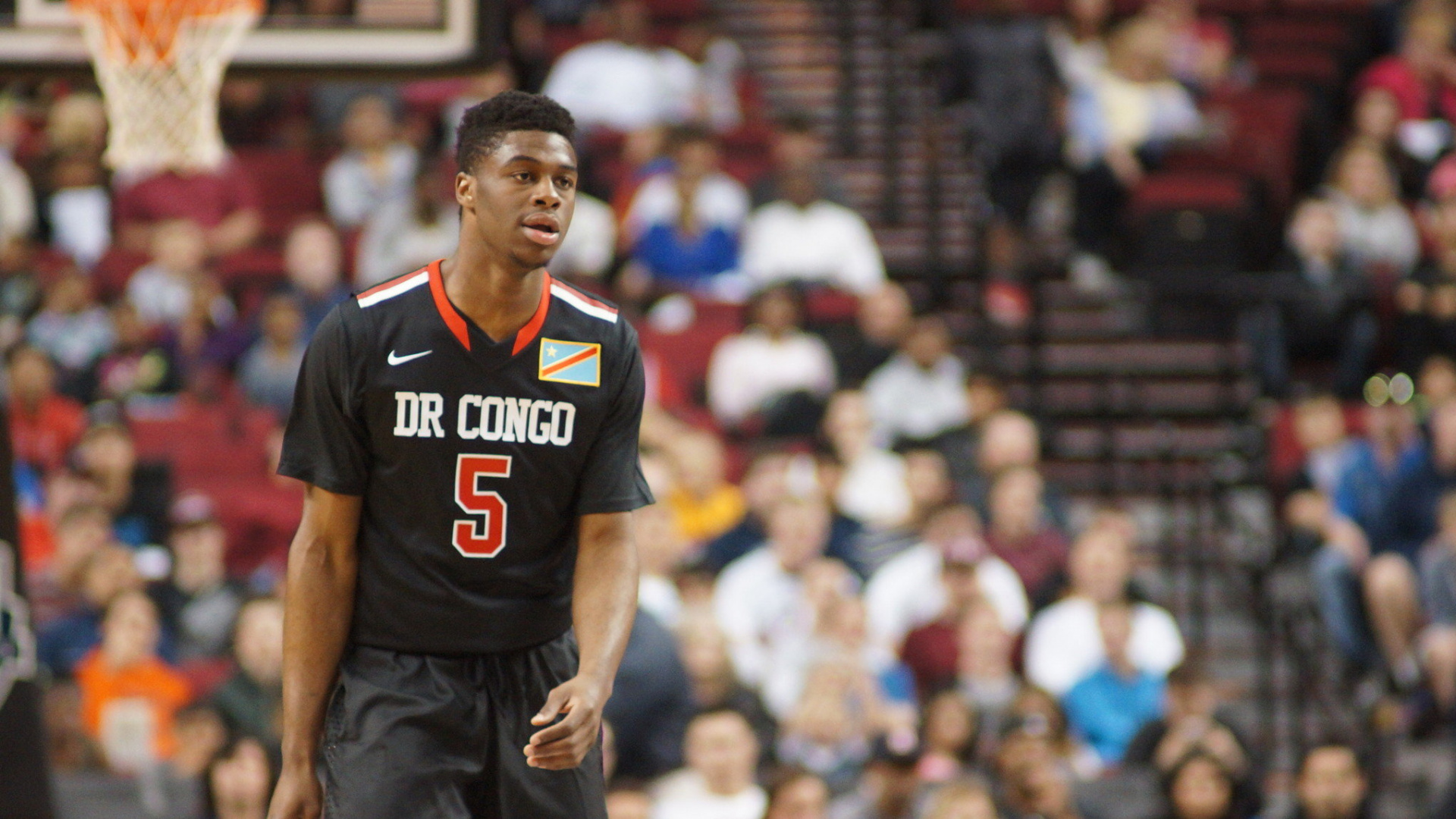 Hombre en Camiseta Blanca y Negra de Nike. Wallpaper in 1920x1080 Resolution