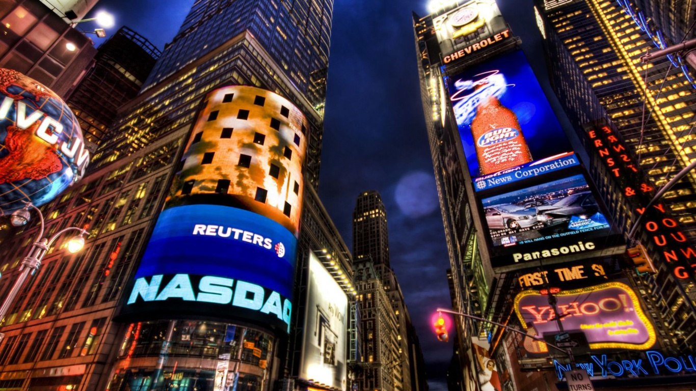 Niedrigwinkelfotografie Von Hochhäusern Während Der Nachtzeit. Wallpaper in 1366x768 Resolution