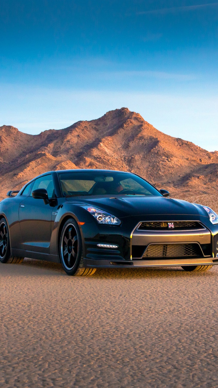 Blauer Chevrolet Camaro in Der Wüste Tagsüber. Wallpaper in 720x1280 Resolution