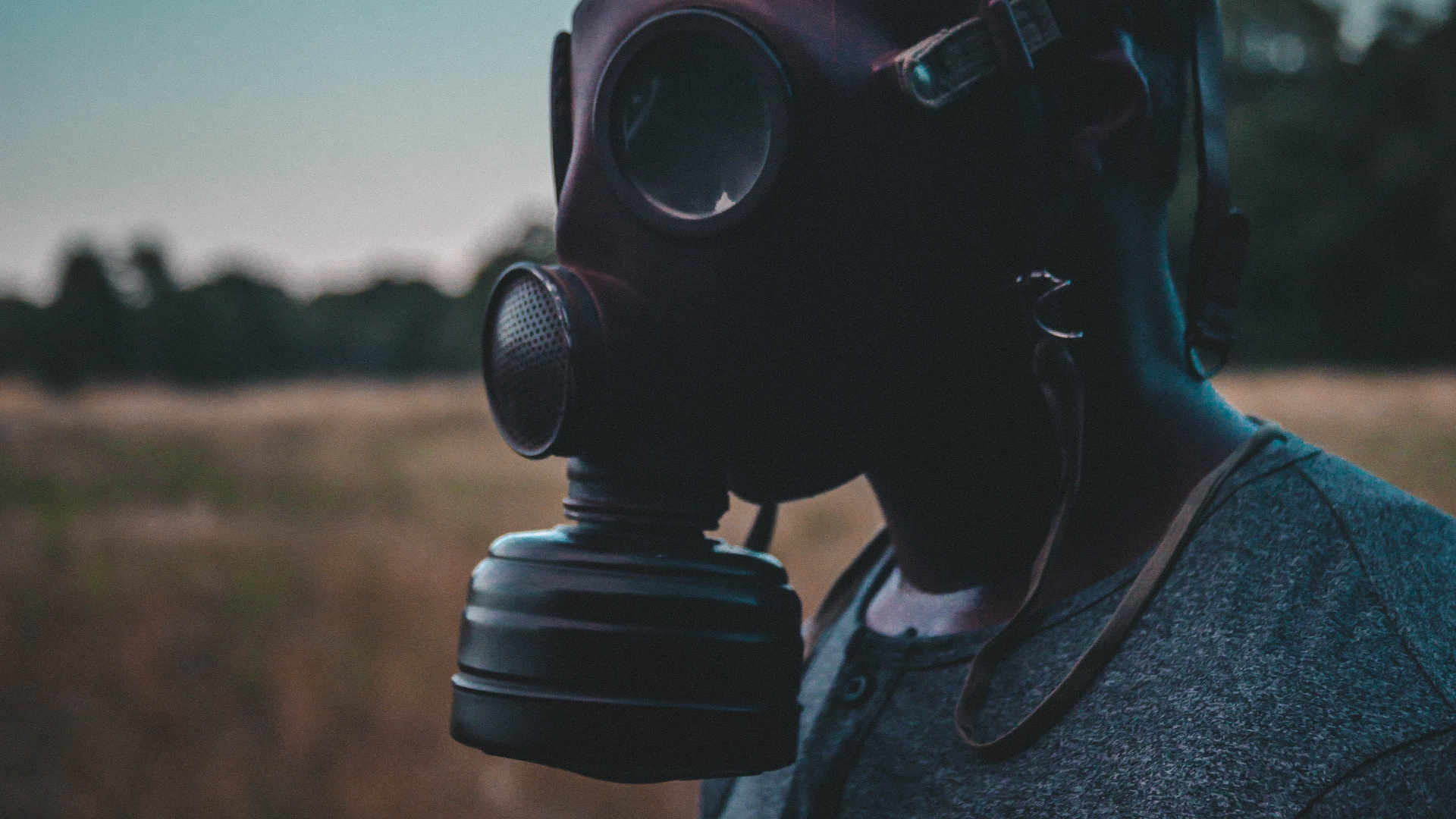 Man in Gray Sweater Wearing Black Gas Mask. Wallpaper in 1920x1080 Resolution