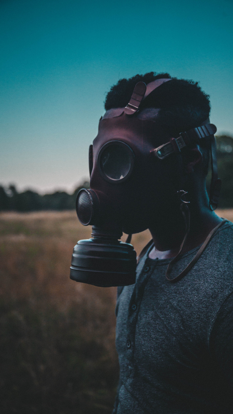 Man in Gray Sweater Wearing Black Gas Mask. Wallpaper in 750x1334 Resolution