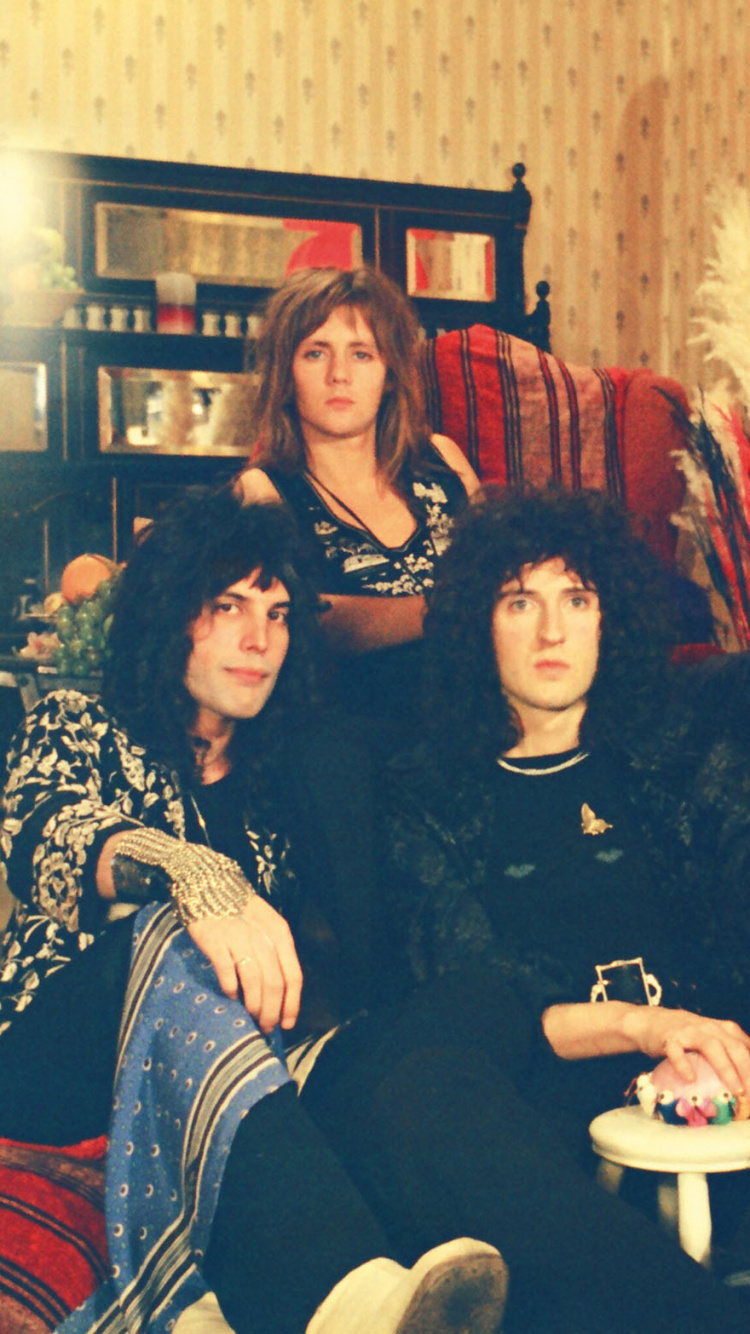 Brian May, Evento, Diversión, Somos Los Campeones, Freddie Mercury. Wallpaper in 750x1334 Resolution