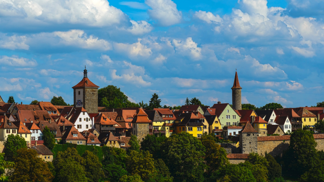 Braun-weißes Betongebäude, Umgeben Von Grünen Bäumen Unter Blauem Himmel Und Weißen Wolken Während. Wallpaper in 1366x768 Resolution