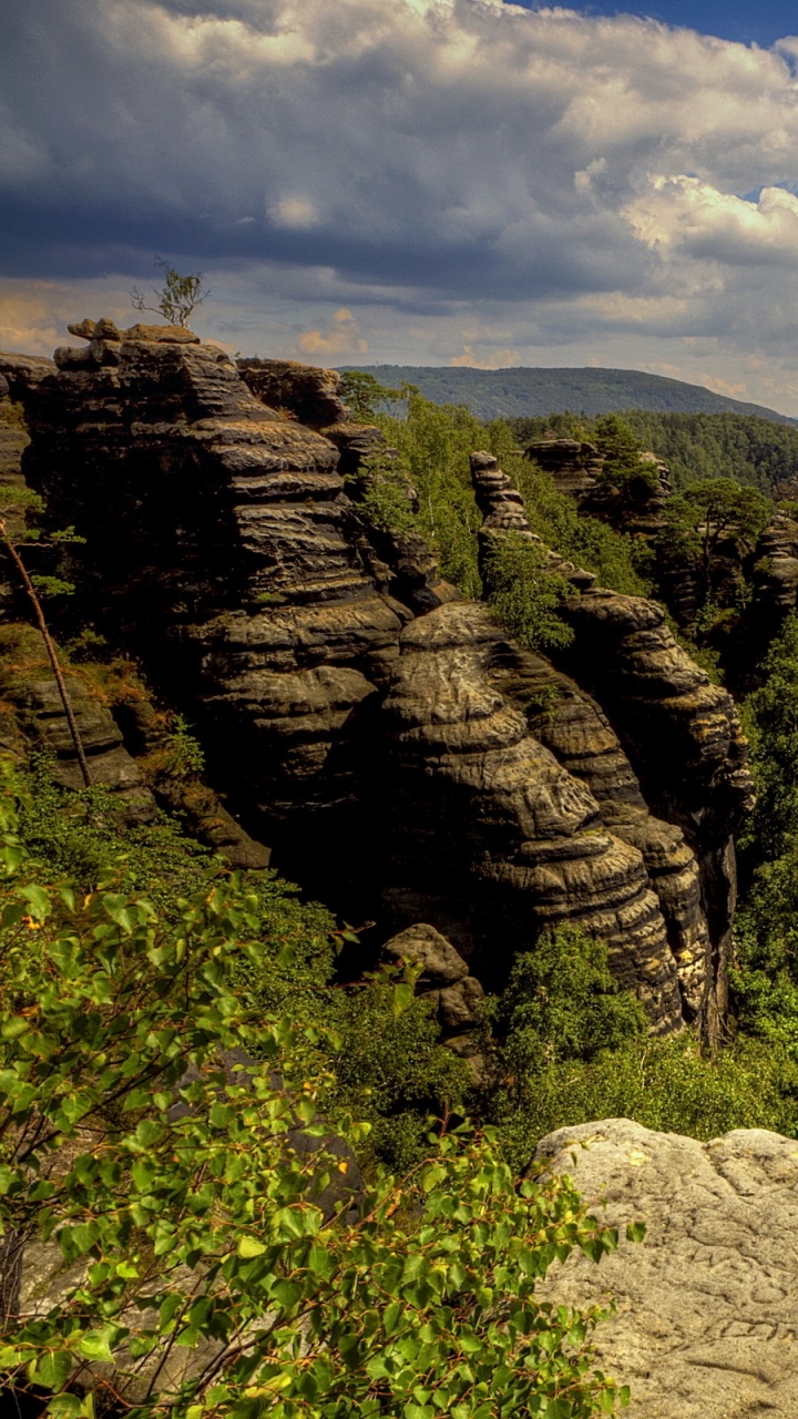 Green Trees on Mountain Under White Clouds During Daytime. Wallpaper in 720x1280 Resolution