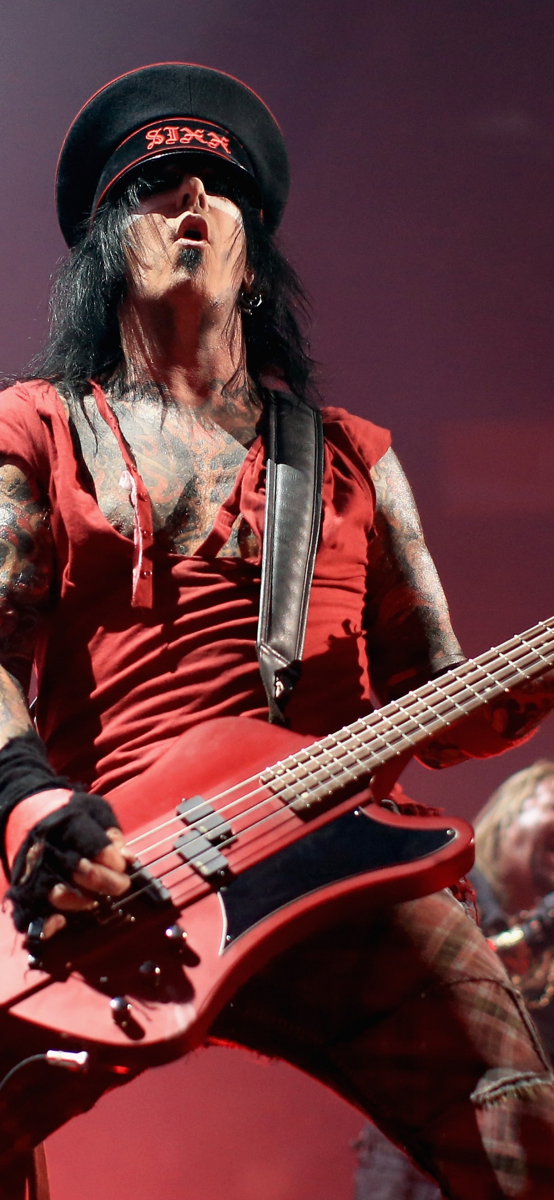 Sixx AM, Gitarrist, Musiker, Leistung, Musik. Wallpaper in 1125x2436 Resolution