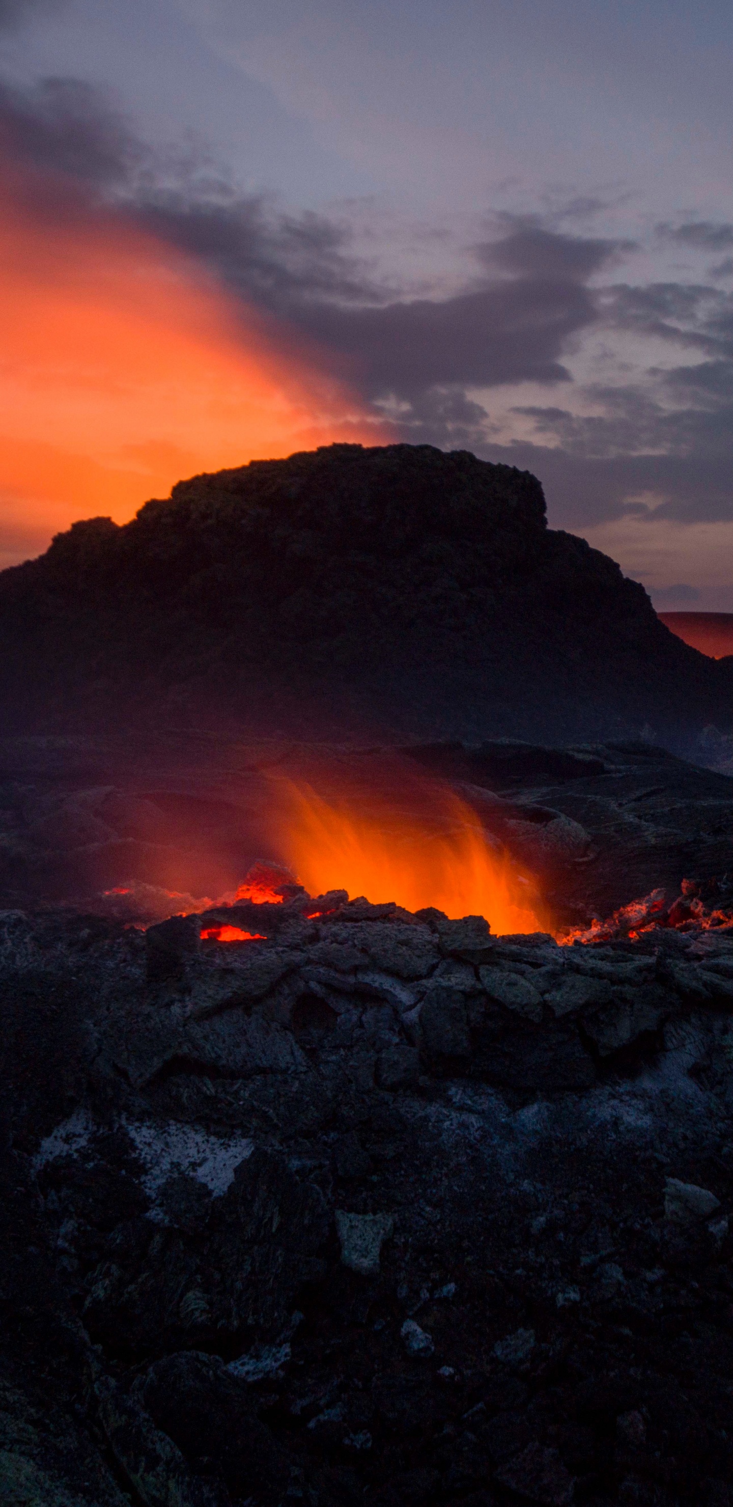 Volcán, Lava, Volcánica de Terreno, Tipos de Erupciones Volcánicas, Llanura de Lava. Wallpaper in 1440x2960 Resolution