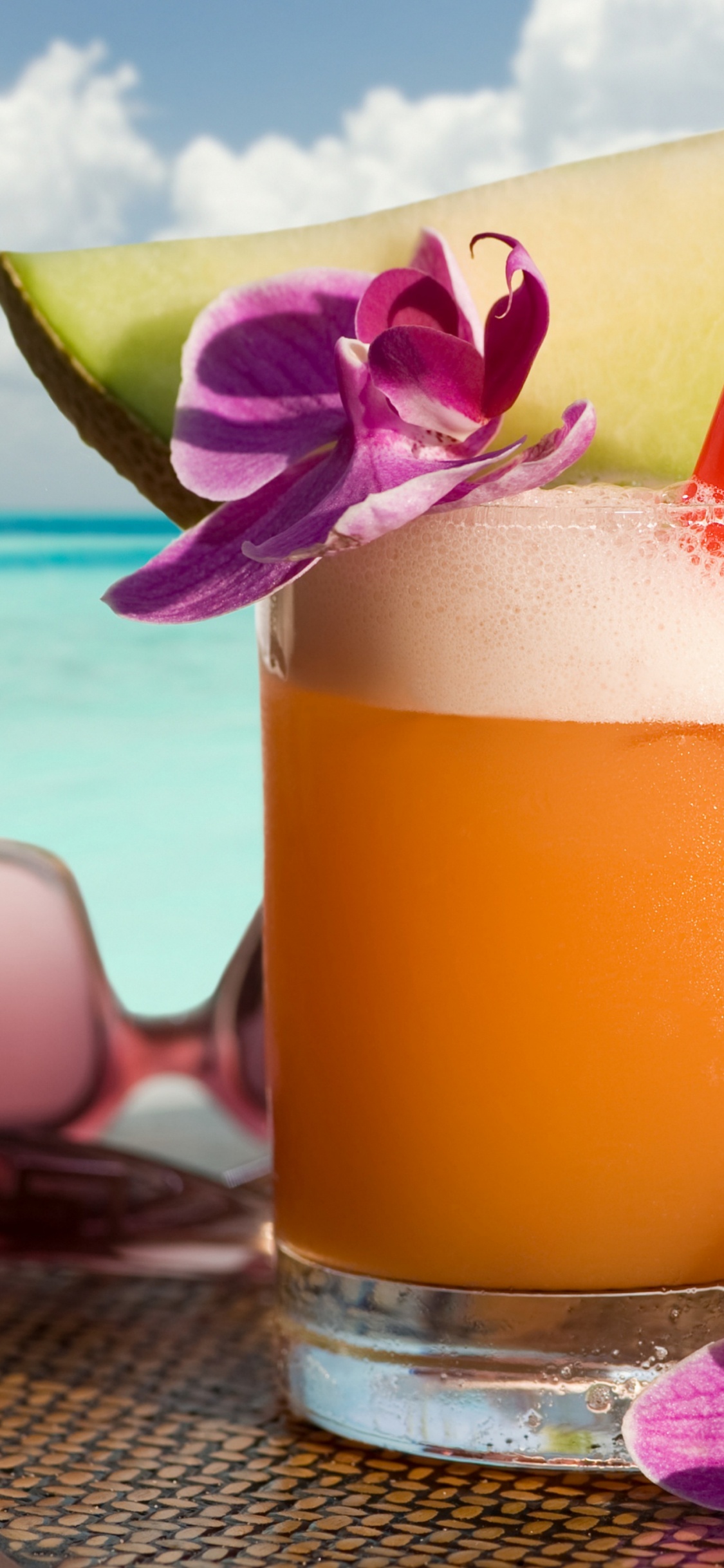 Rum Cocktails Strand, Orangensaft, Eierlikör, Wasser, Cloud. Wallpaper in 1125x2436 Resolution