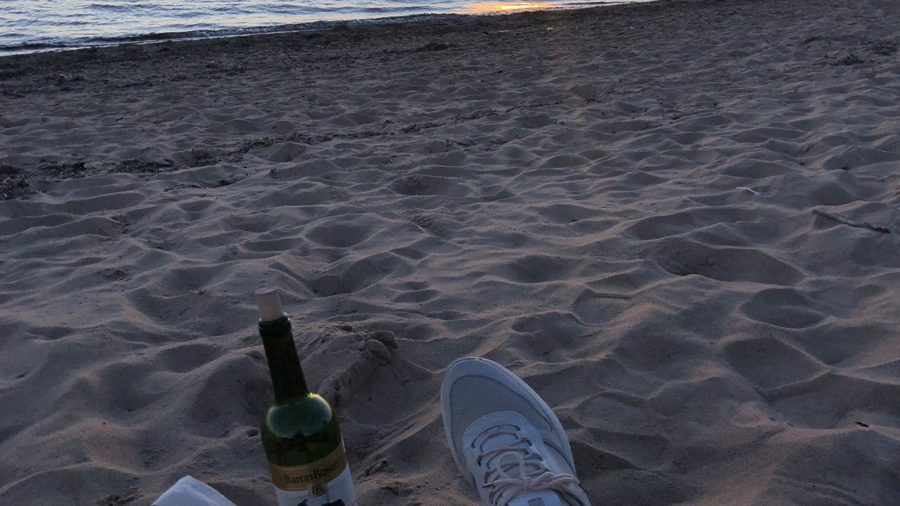 Sea, Water, Shoe, Jeans, Sunset. Wallpaper in 1280x720 Resolution