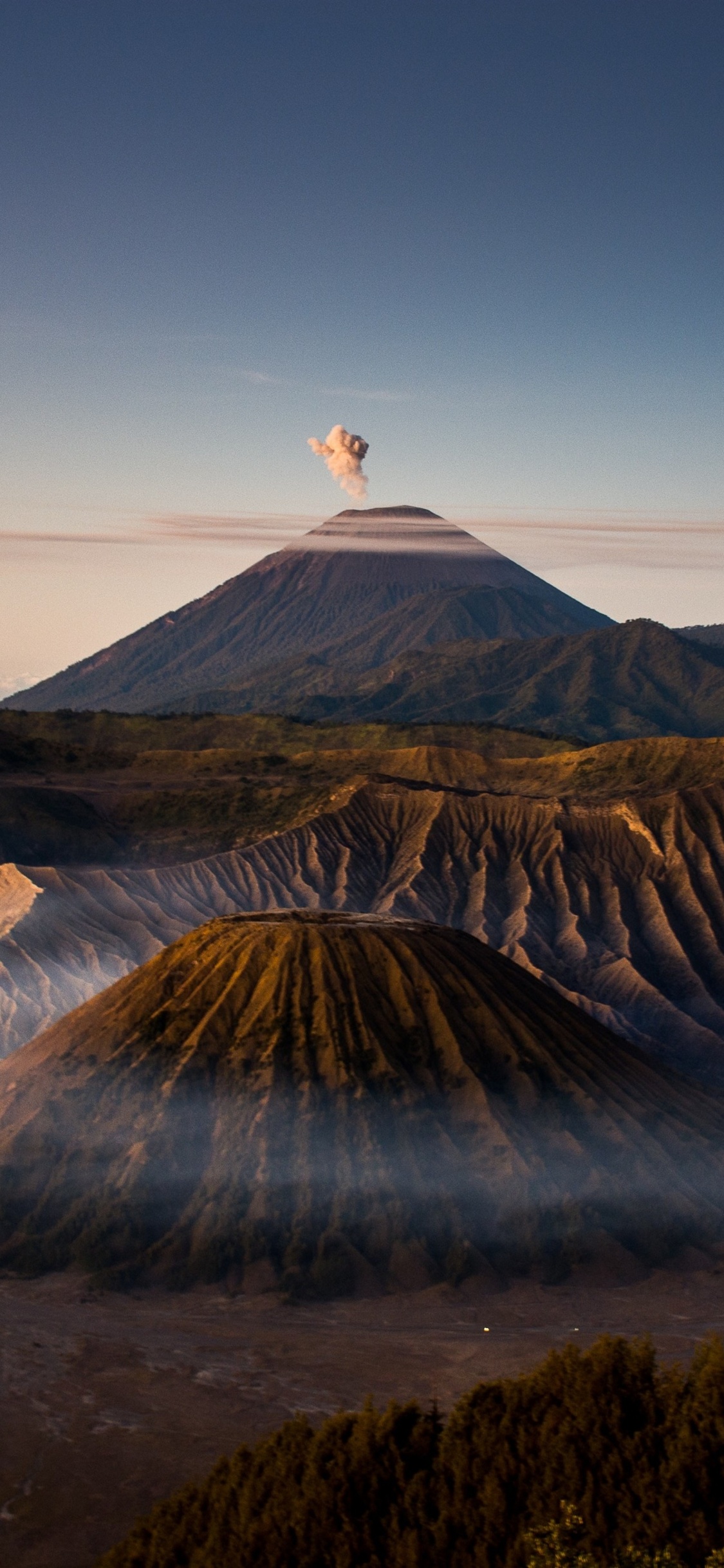 Cool Indonesia, Mount Bromo, Semeru, Mount Fuji, Travel. Wallpaper in 1125x2436 Resolution