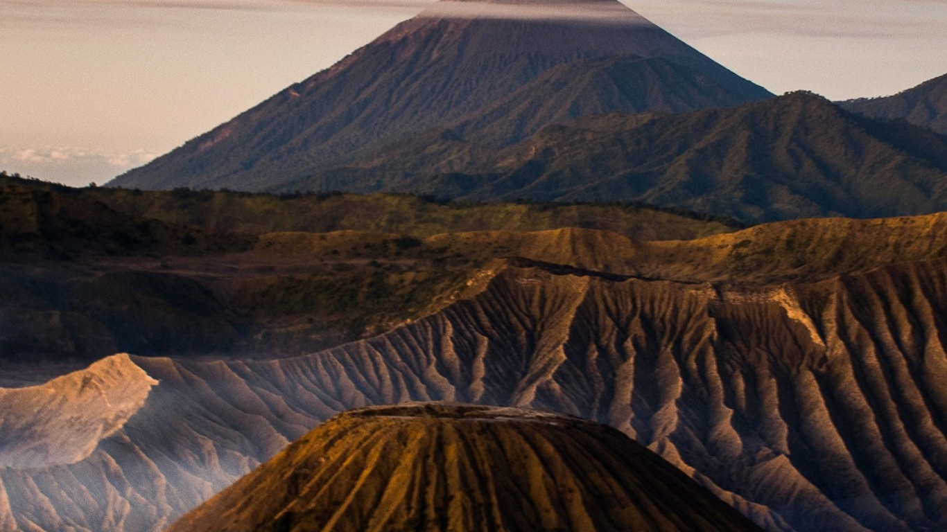 Cool Indonesia, Mount Bromo, Semeru, Mount Fuji, Travel. Wallpaper in 1366x768 Resolution