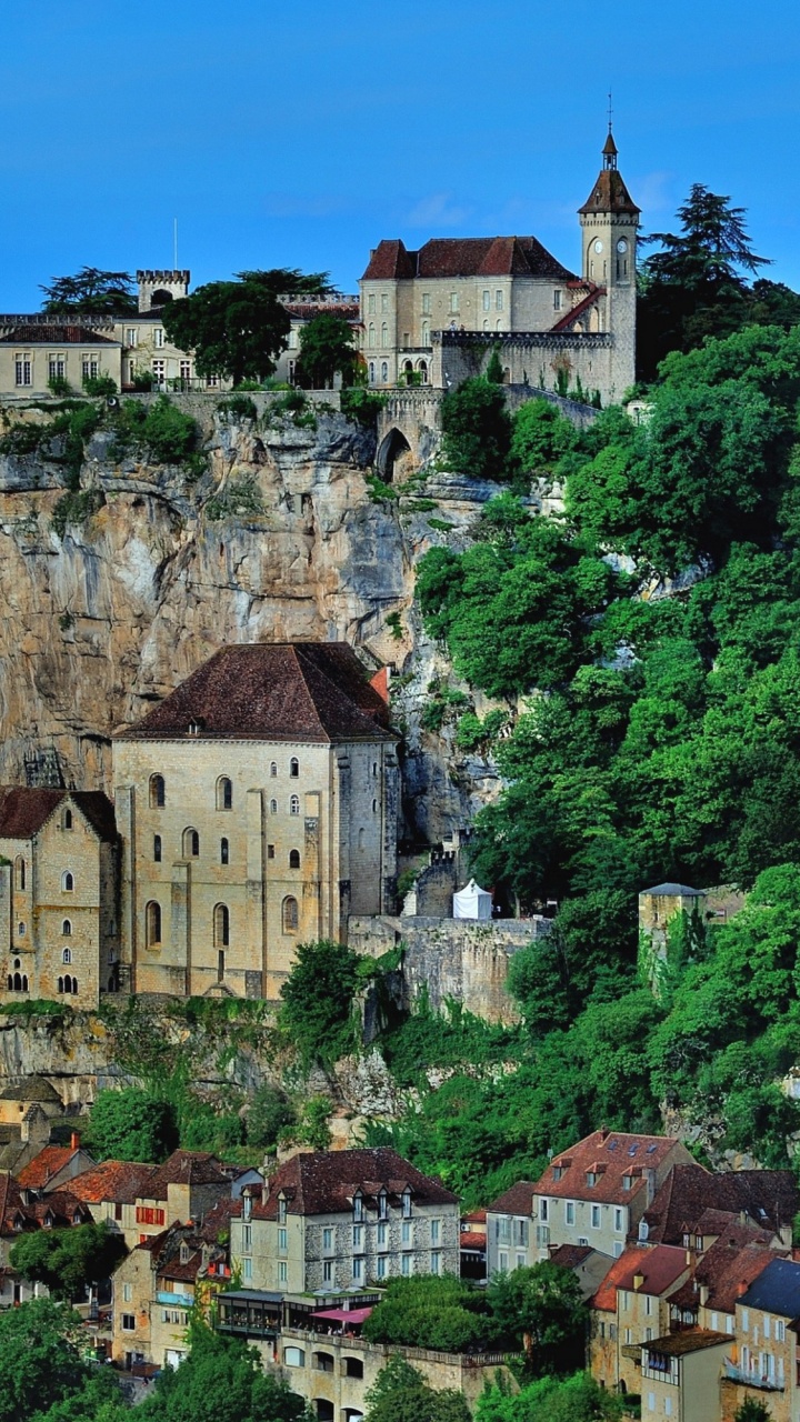 White and Brown Concrete Building Near Green Trees Under Blue Sky During Daytime. Wallpaper in 720x1280 Resolution