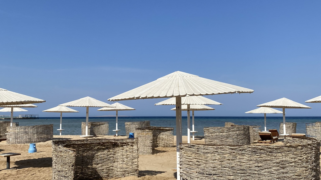 房地产, 阴凉处, 岸边, 伞, 沙 壁纸 1366x768 允许