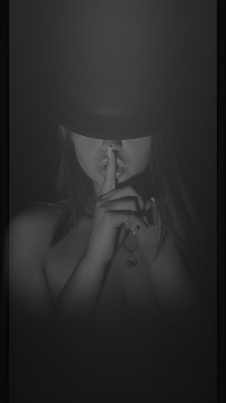 en Blanco y Negro, Accesorio de Moda, Monocromo, Accesorio de Vestuario, Negro. Wallpaper in 750x1334 Resolution