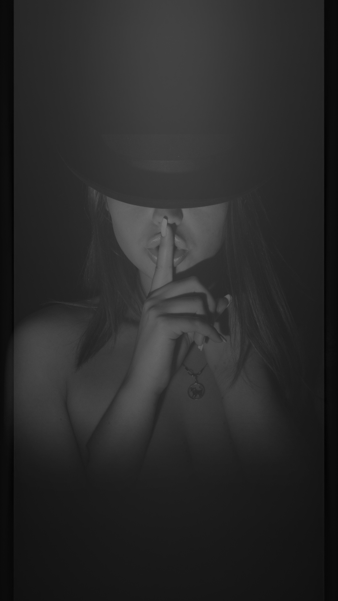 Noir et Blanc, Accessoire de Mode, Obscurité, Monochrome, Accessoire de Costume. Wallpaper in 1080x1920 Resolution