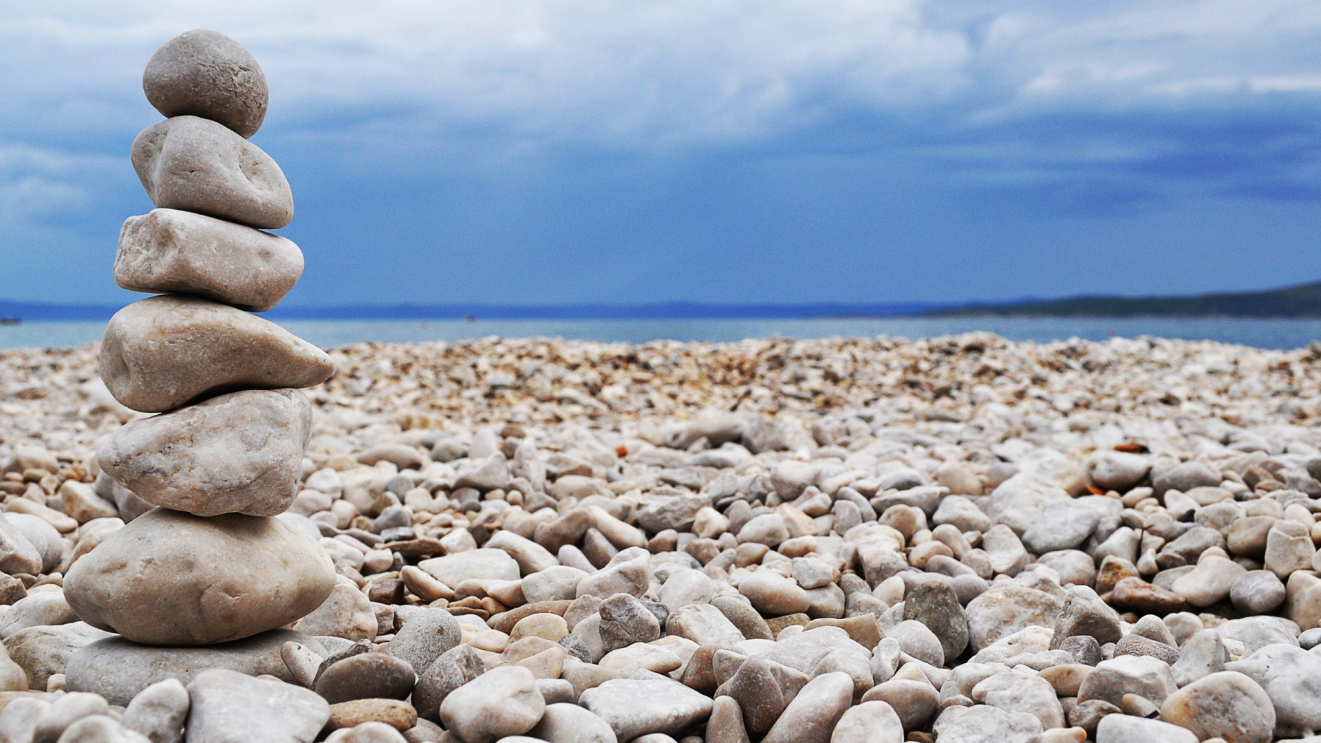 Gray and White Stones on Beach Shore During Daytime. Wallpaper in 1920x1080 Resolution