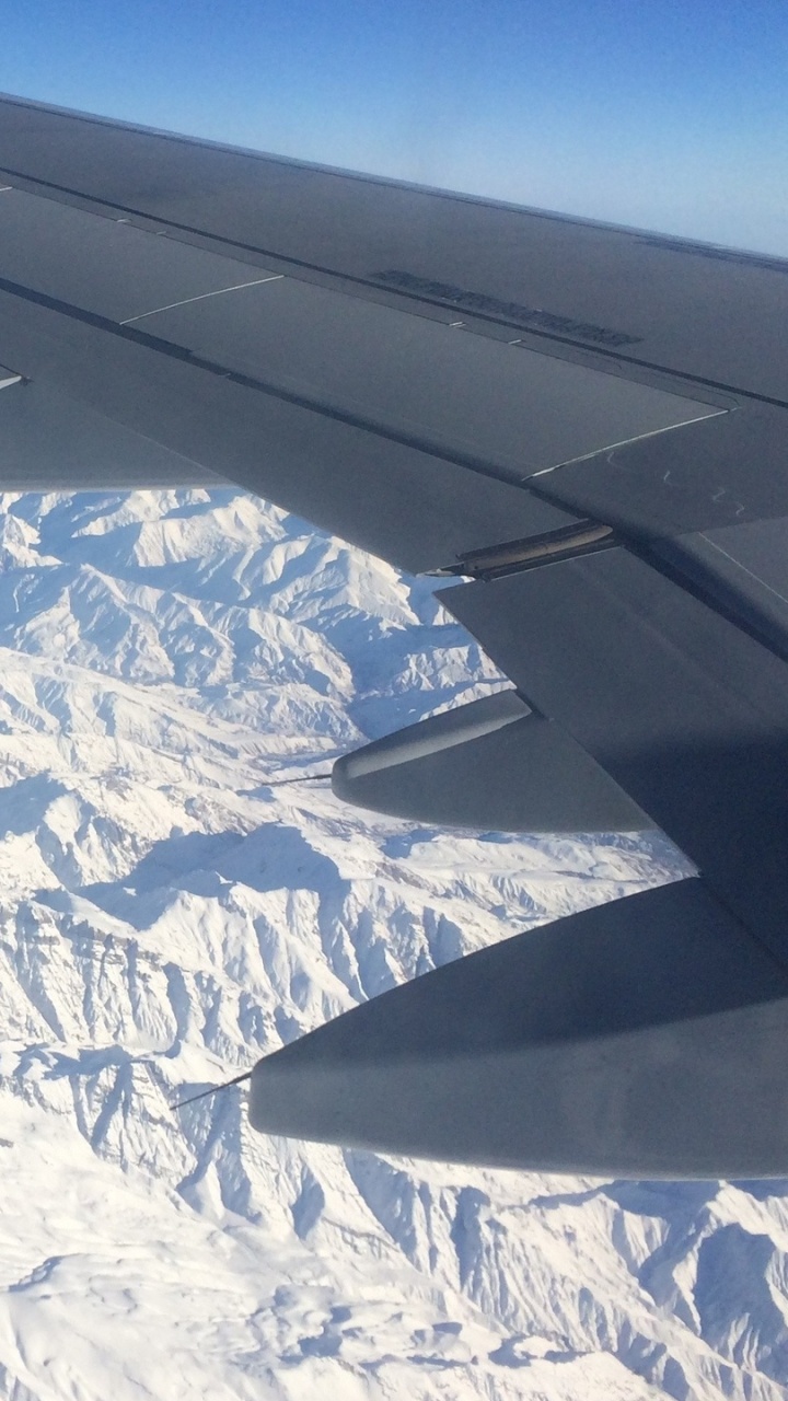 Montaña Blanca y Azul Cubierta de Nieve. Wallpaper in 720x1280 Resolution