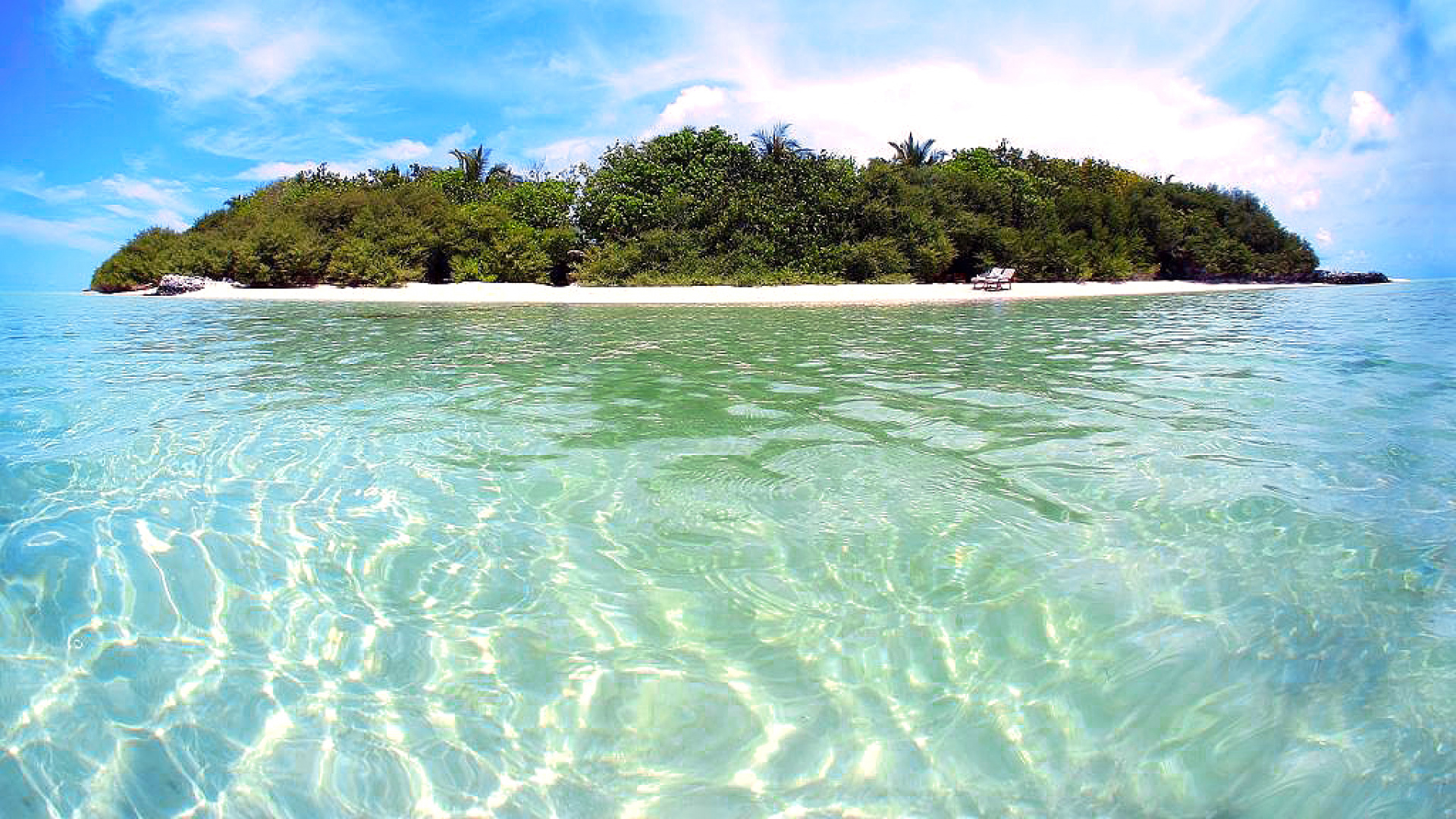 Green Trees on Island During Daytime. Wallpaper in 1920x1080 Resolution