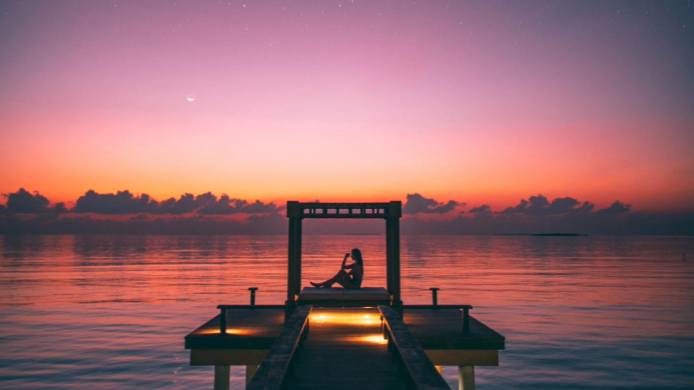 Spotify, Wasser, Horizont, Meer, Nacht. Wallpaper in 1366x768 Resolution