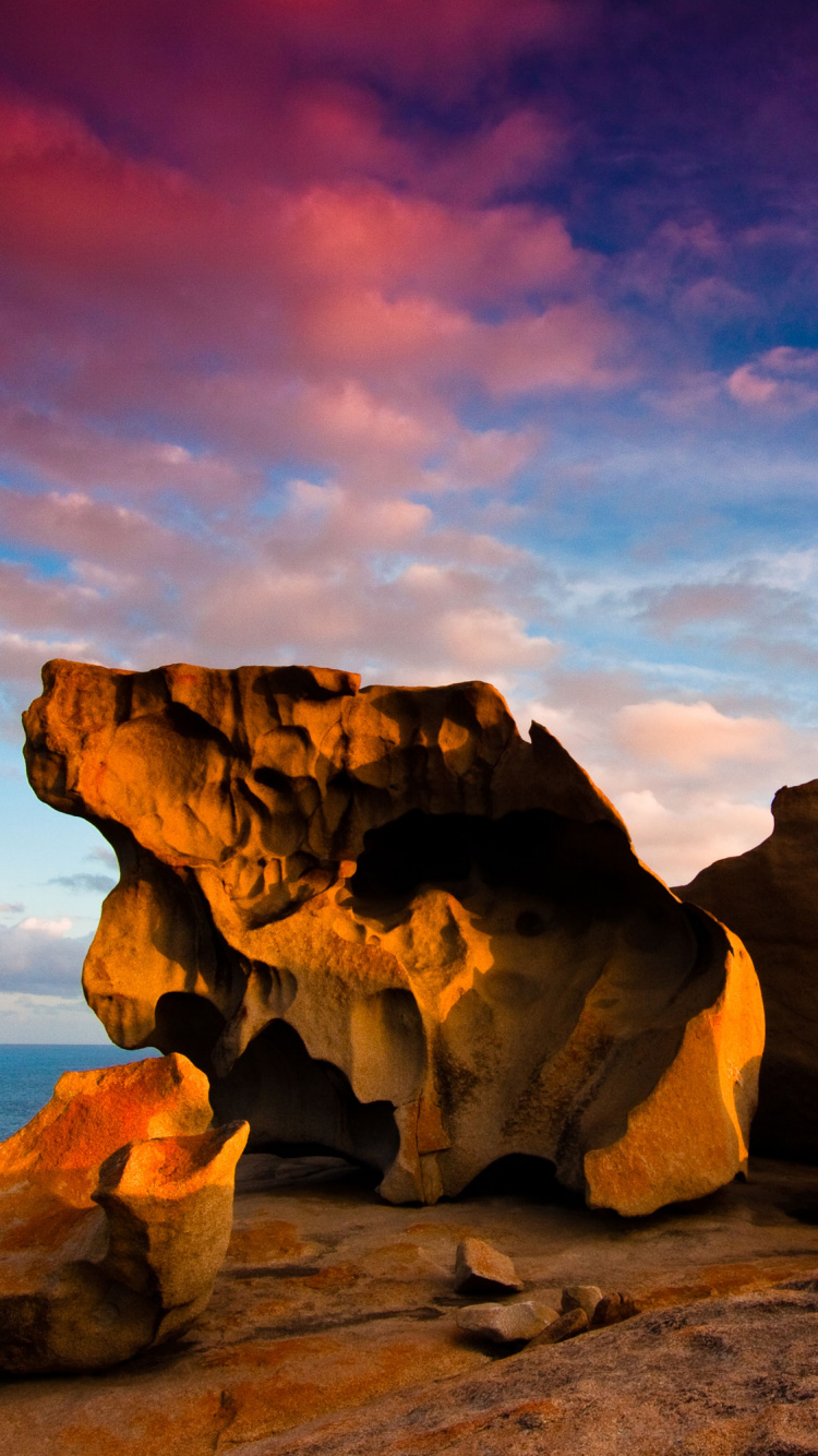 Brown Rock Formation on Sea Shore During Daytime. Wallpaper in 750x1334 Resolution