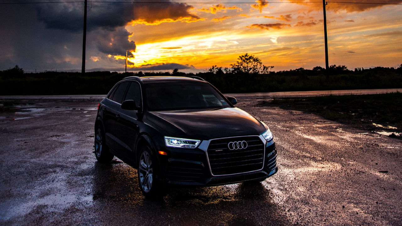 Audi Noir a 4 Sur Route Pendant le Coucher du Soleil. Wallpaper in 1280x720 Resolution