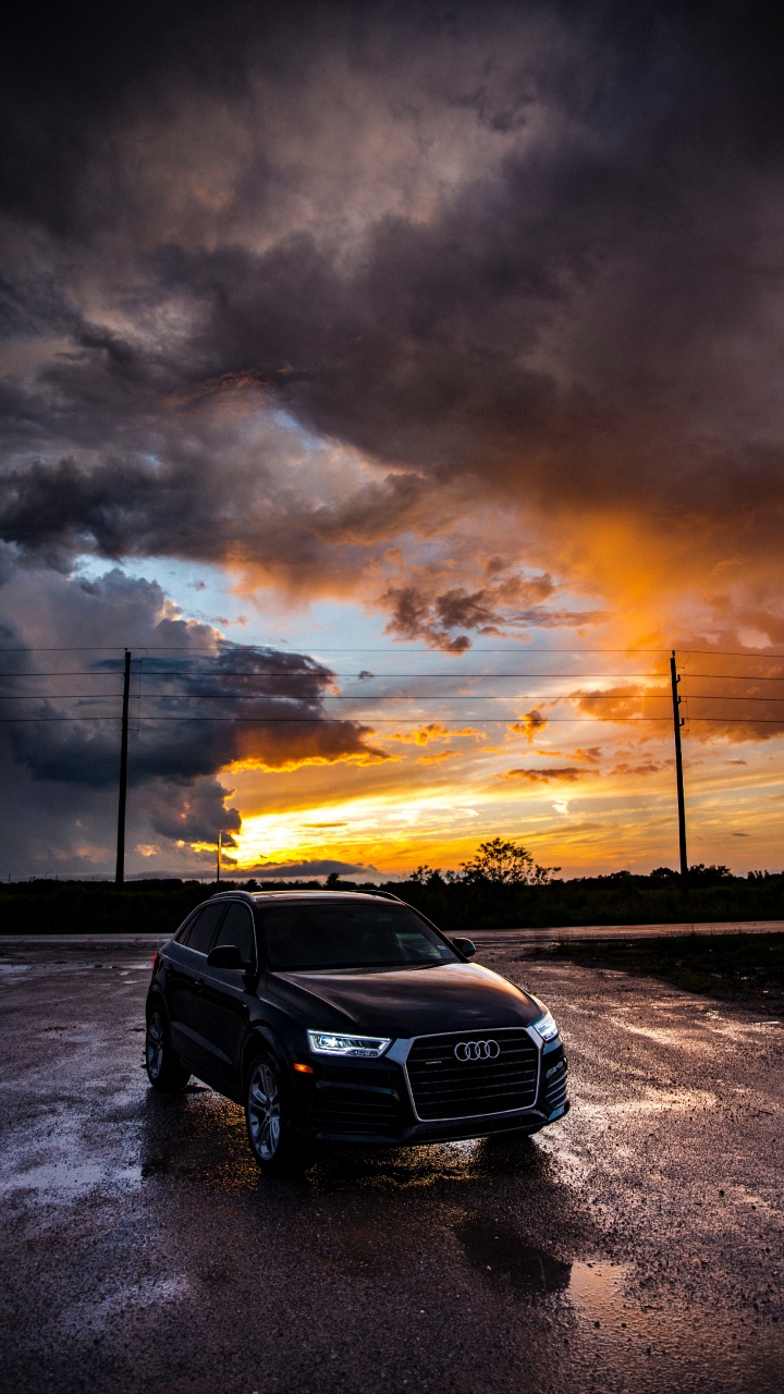 Audi Noir a 4 Sur Route Pendant le Coucher du Soleil. Wallpaper in 720x1280 Resolution