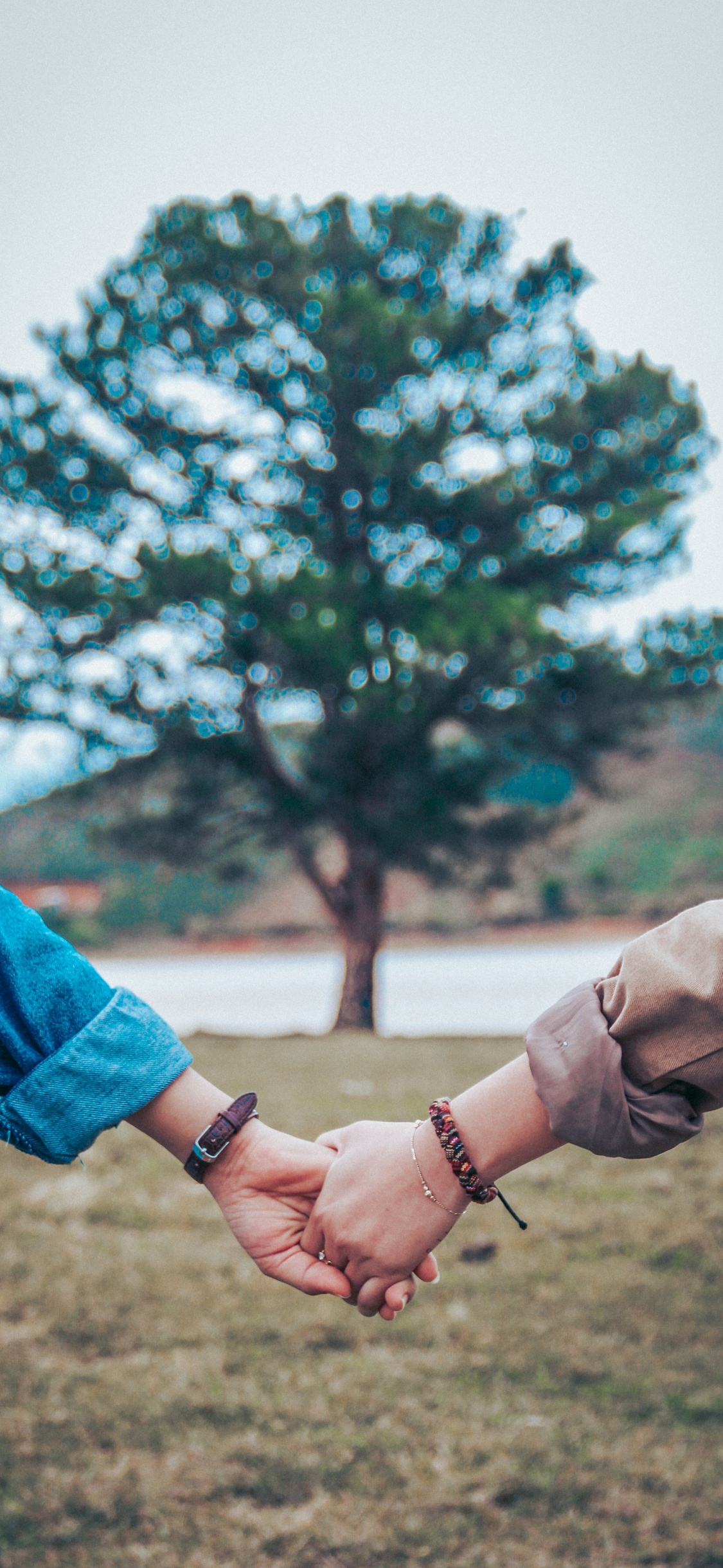 Amistad, Turquesa, Mano, Brazo, Azul. Wallpaper in 1125x2436 Resolution