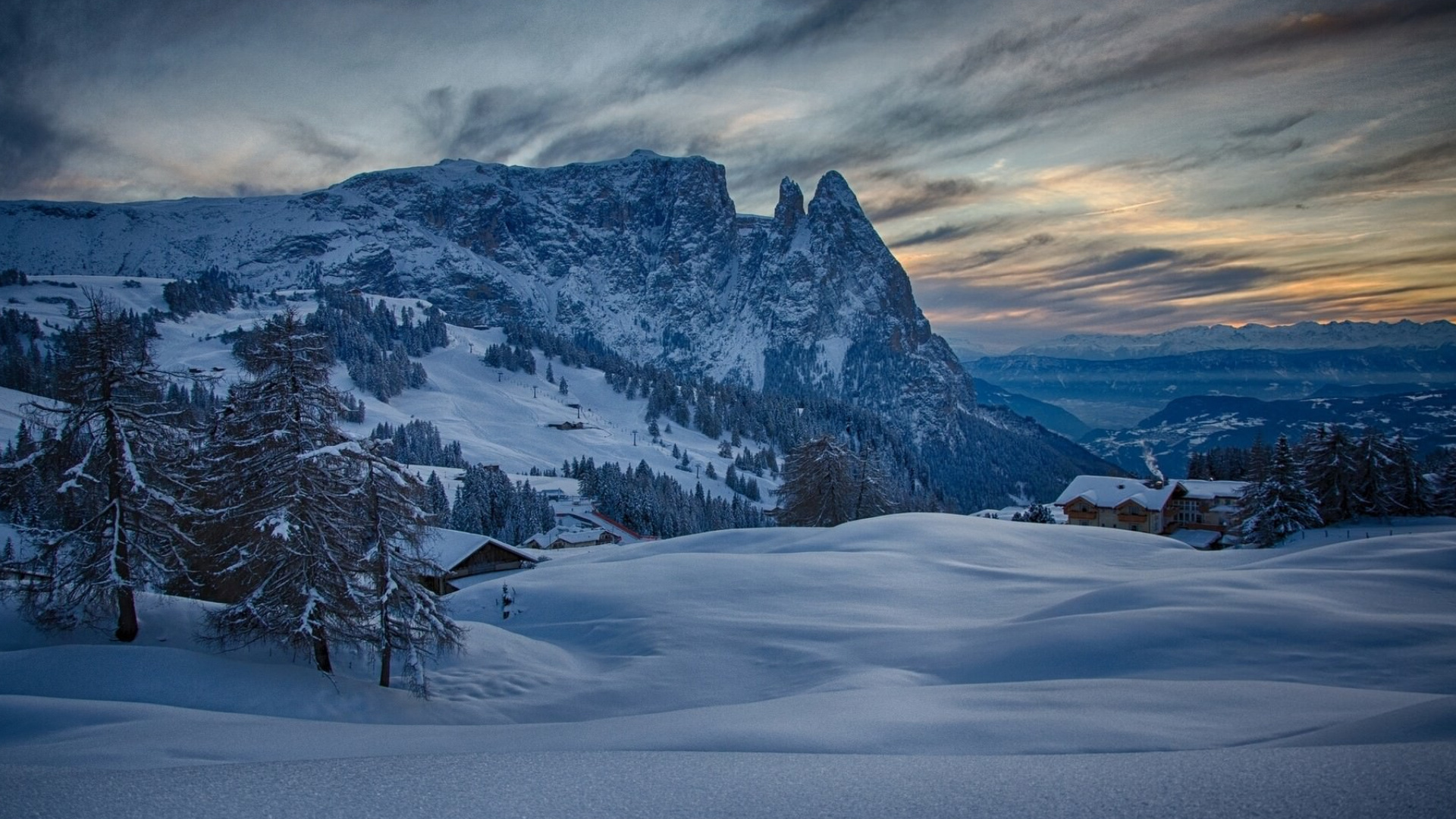 Schneebedeckter Berg Unter Bewölktem Himmel Tagsüber. Wallpaper in 1920x1080 Resolution