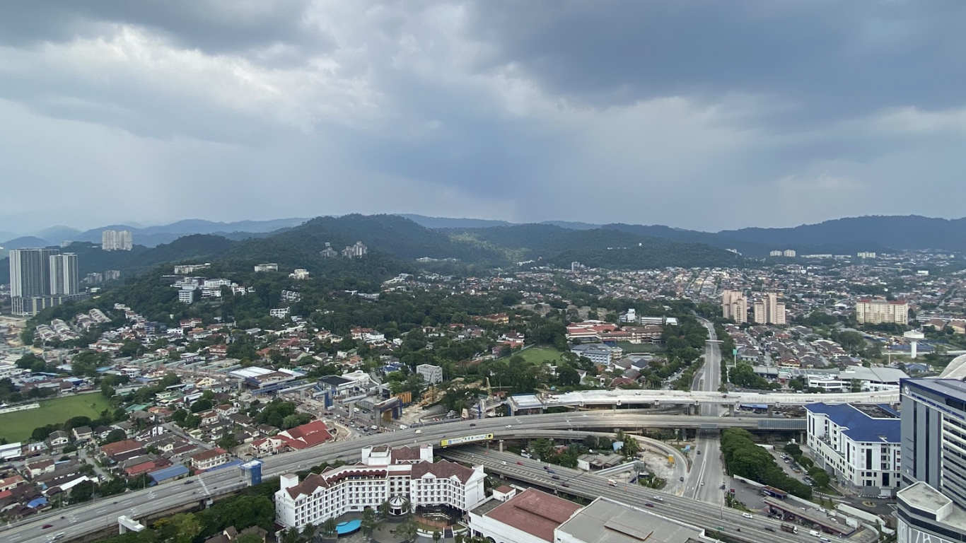 Cloud, Stadtgebiet, Gebäude, Städtebau, Wohngebiet. Wallpaper in 1366x768 Resolution
